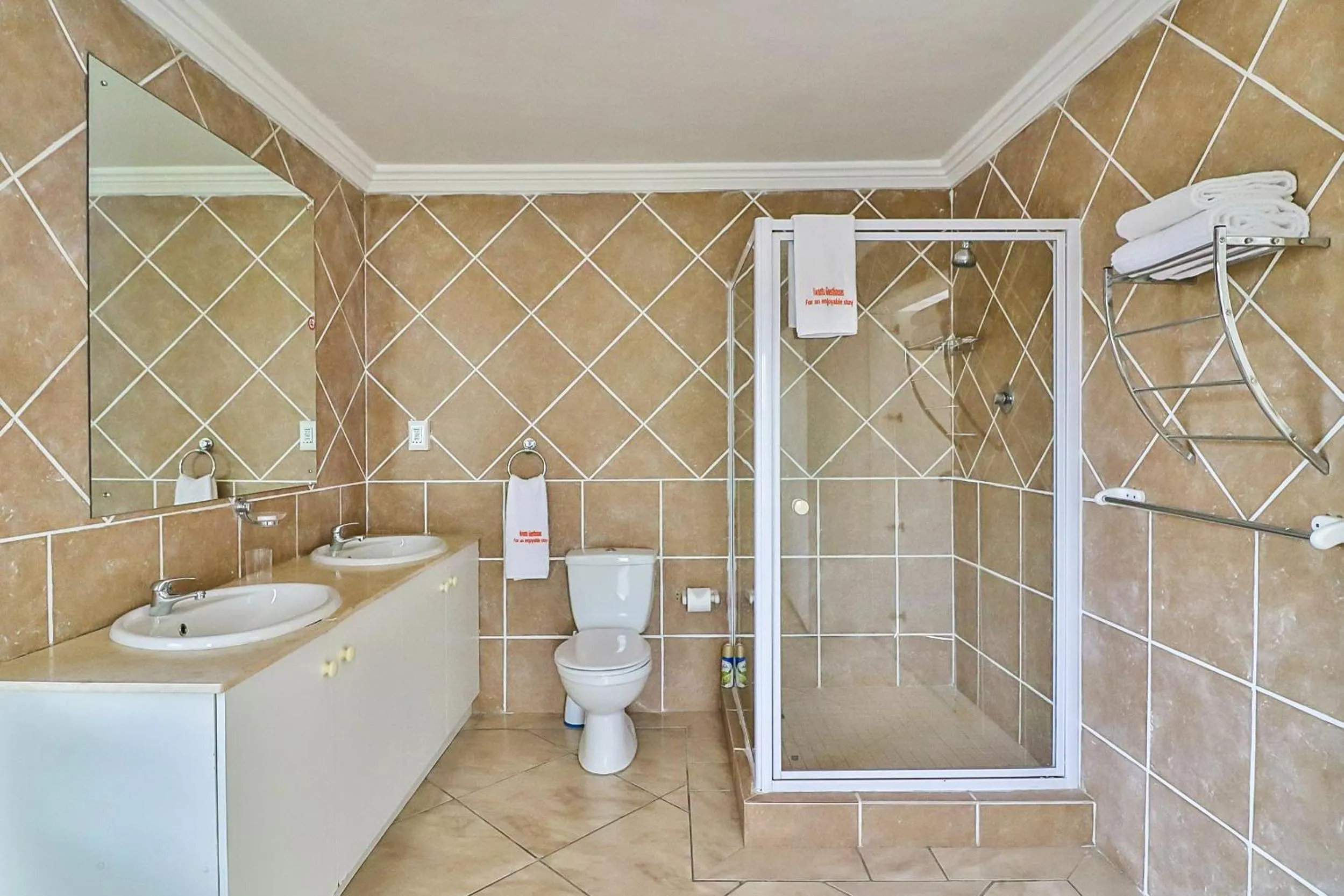 Shower in Kwantu Guesthouse 2