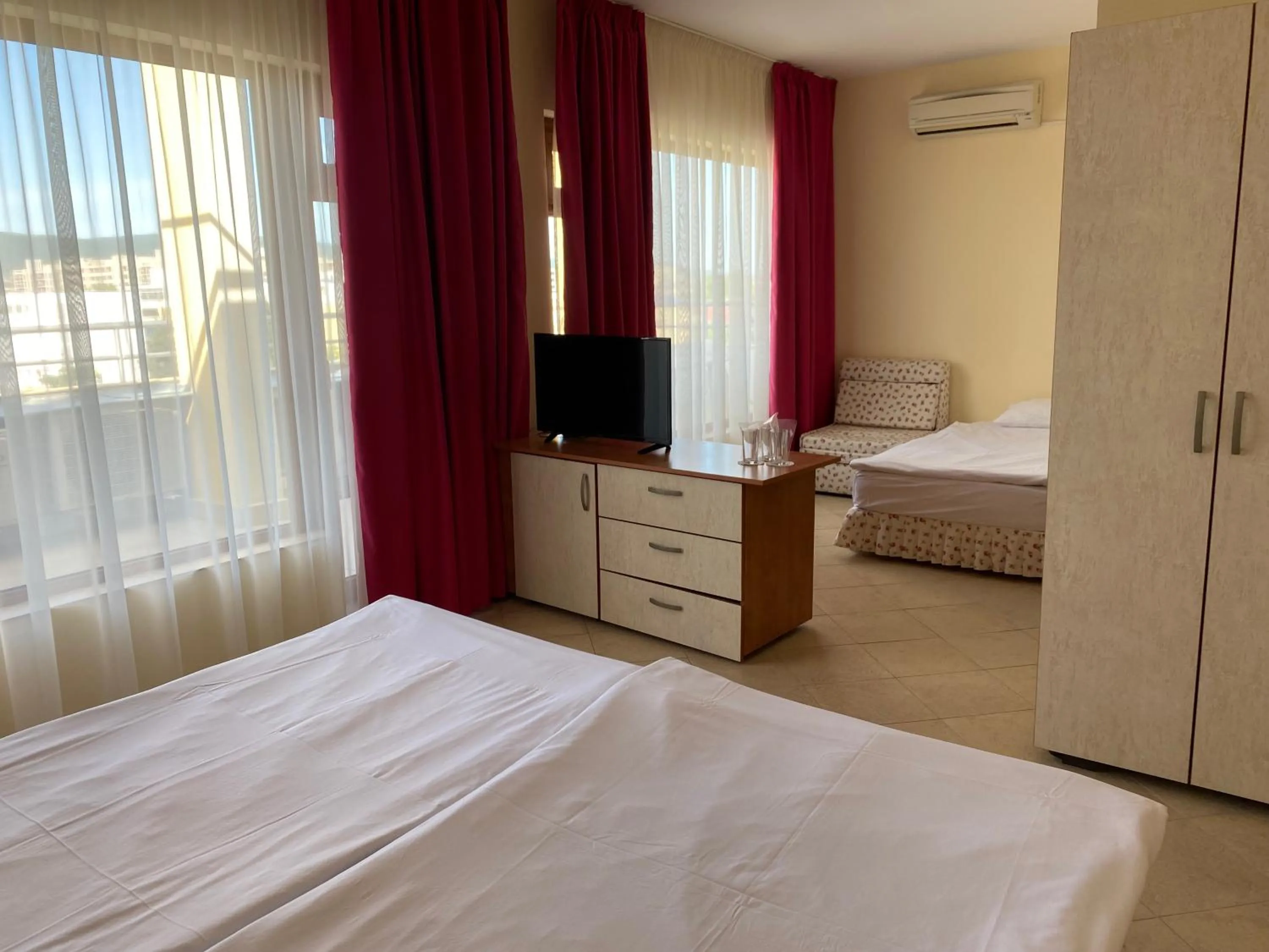 Photo of the whole room in Hotel Atol