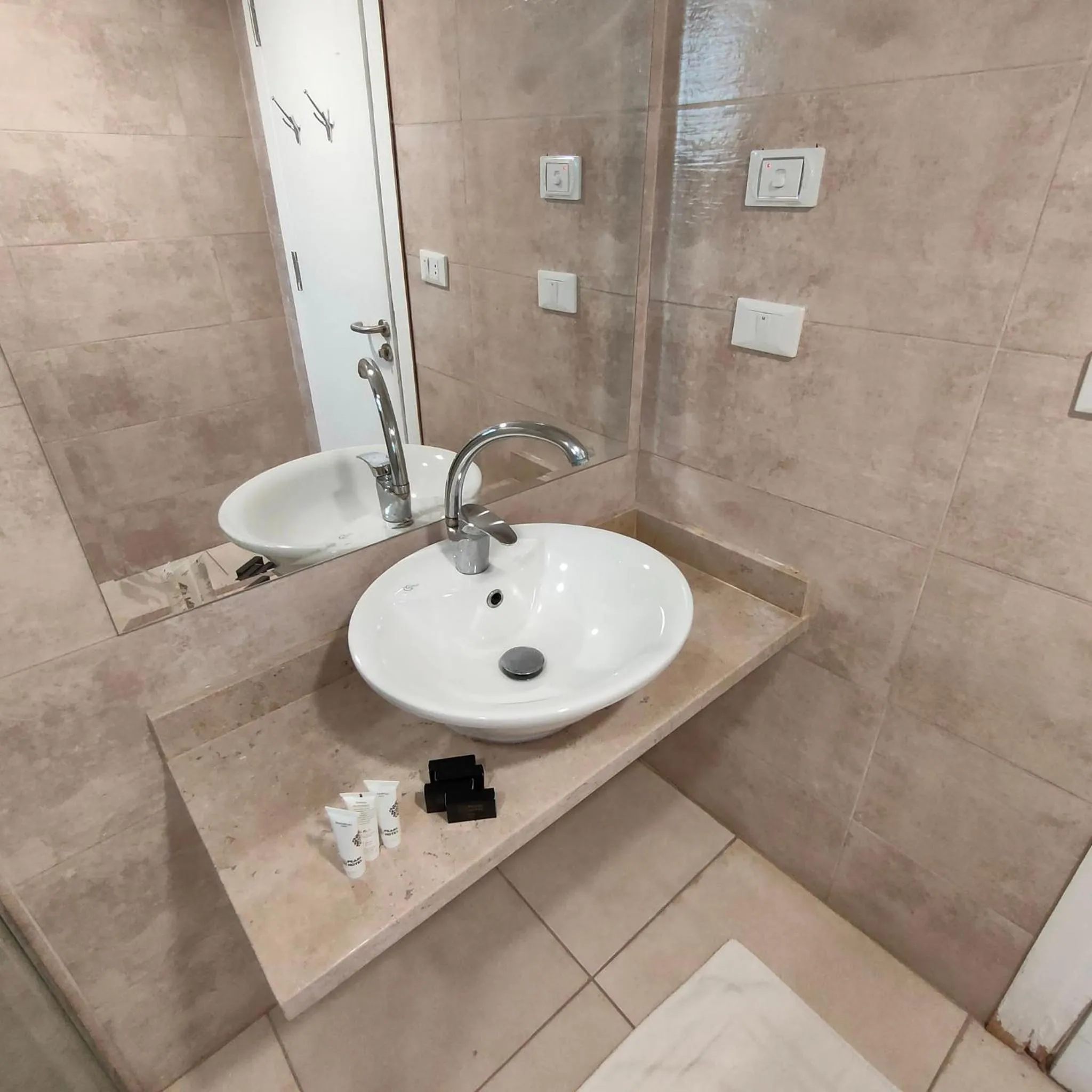 Bathroom in Pearl Hotel, Maadi