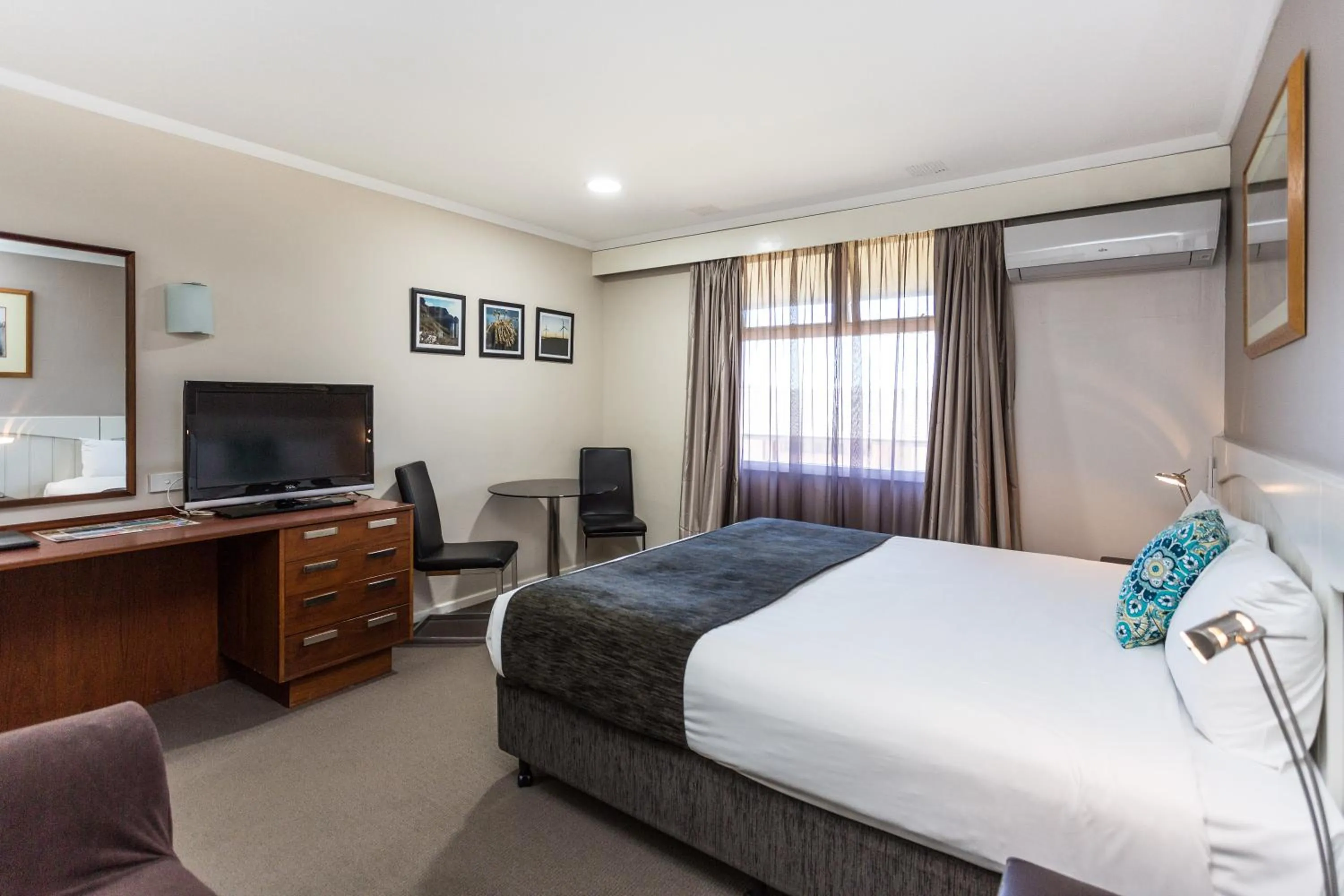 Photo of the whole room, Bed in Country Comfort Amity Motel