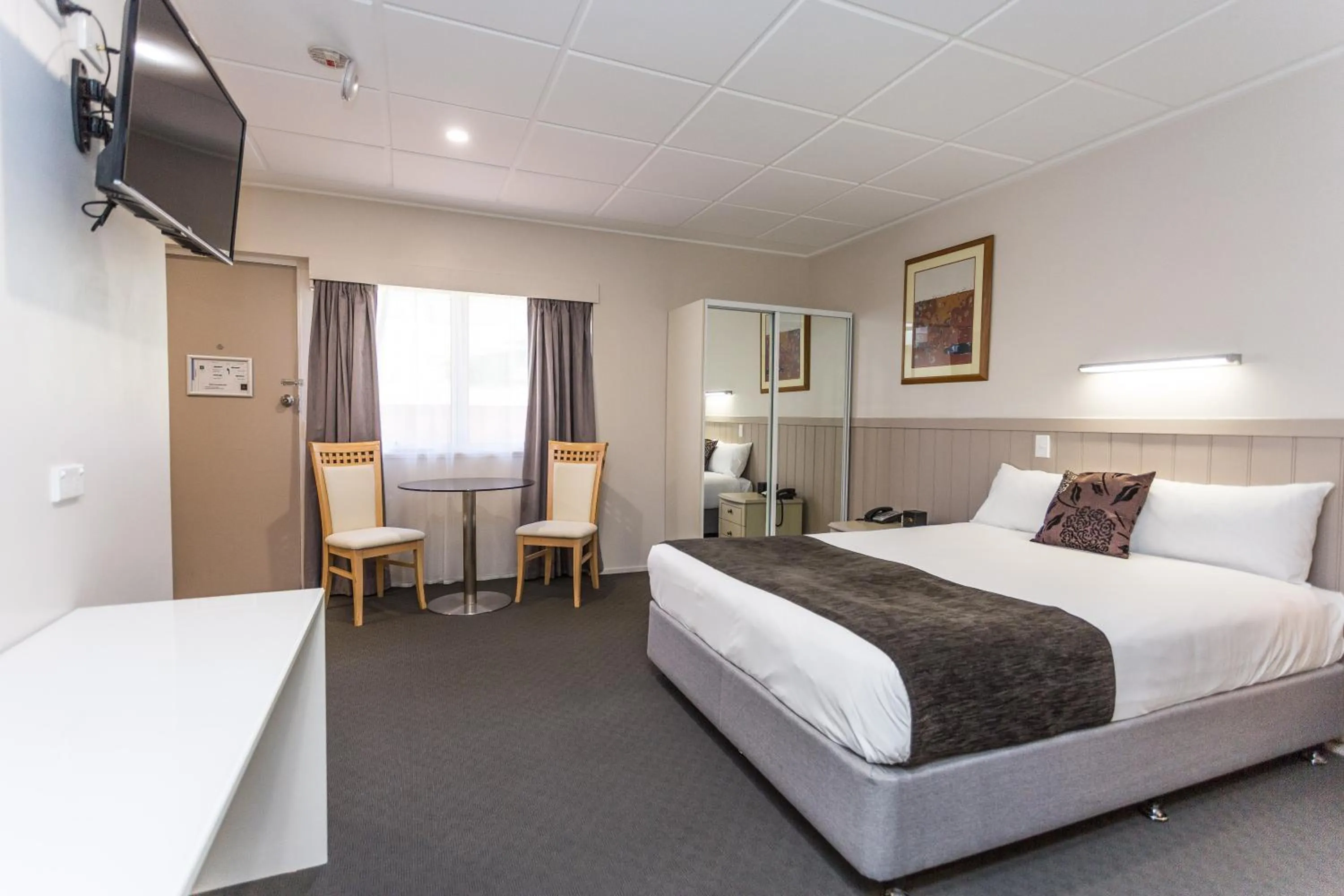 Photo of the whole room, Bed in Country Comfort Amity Motel