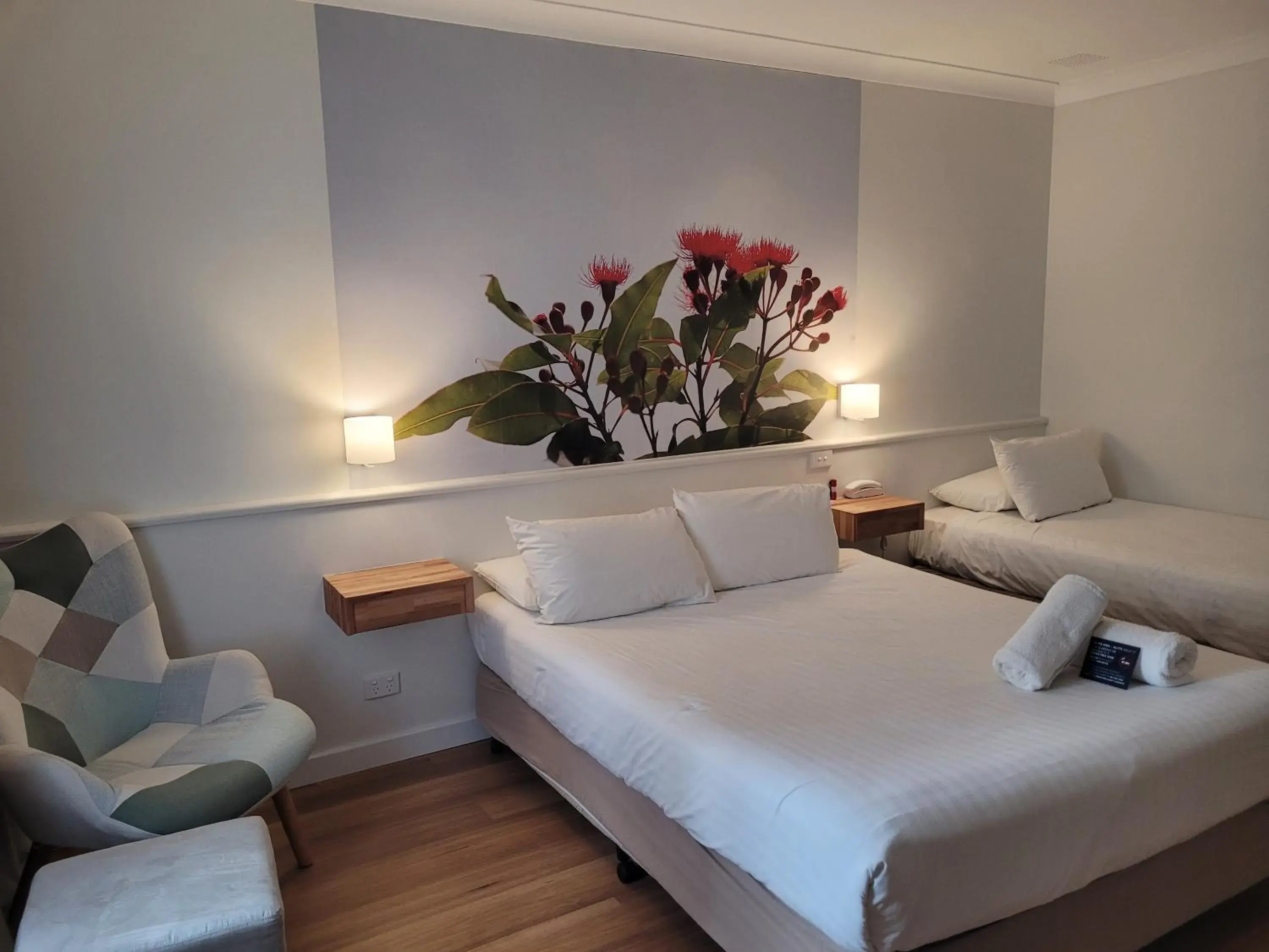 Bed in SureStay Hotel by Best Western The Clarence on Melville Bed in SureStay Hotel by Best Western The Clarence on Melville