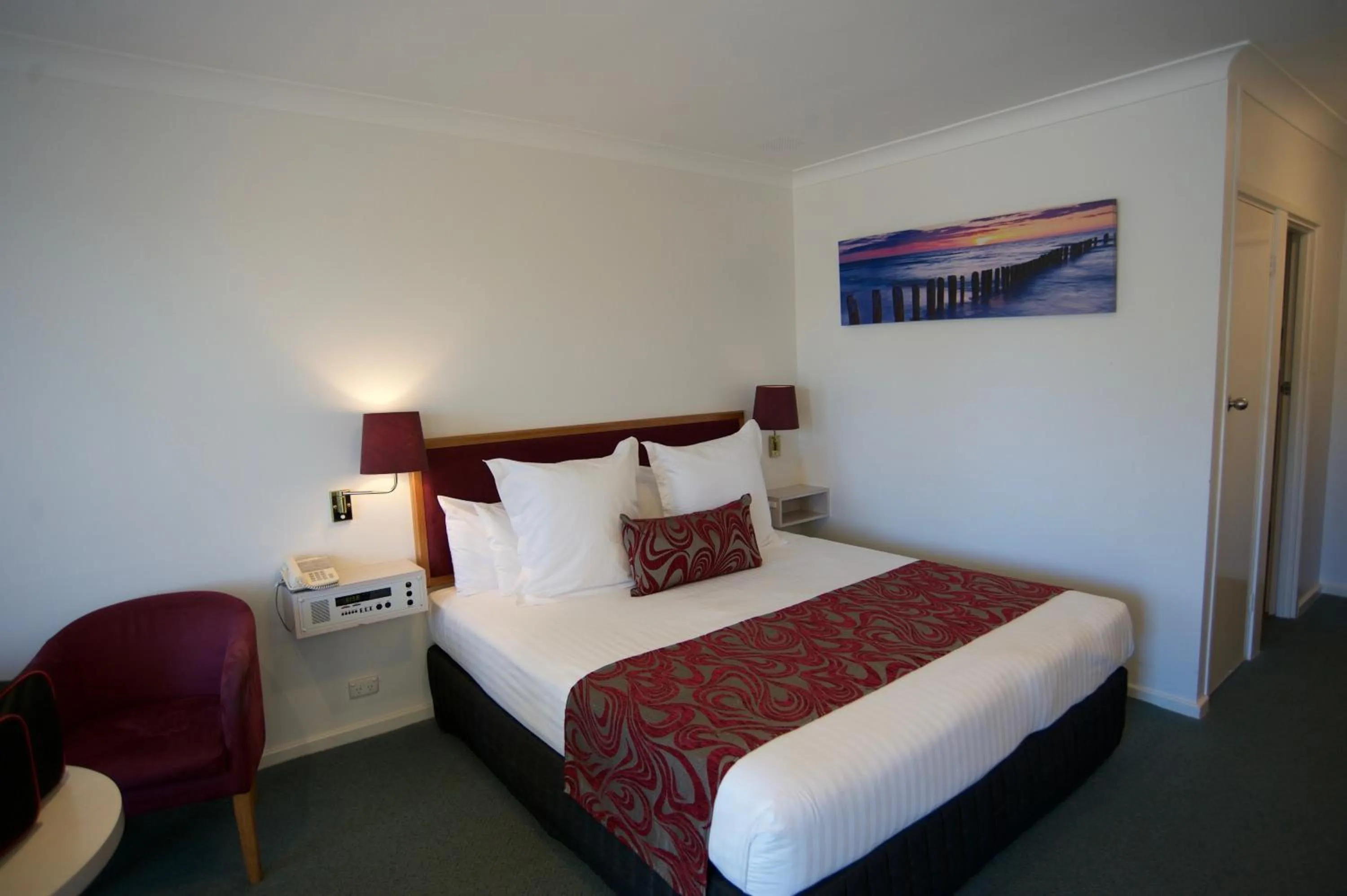 Bed in SureStay Hotel by Best Western The Clarence on Melville