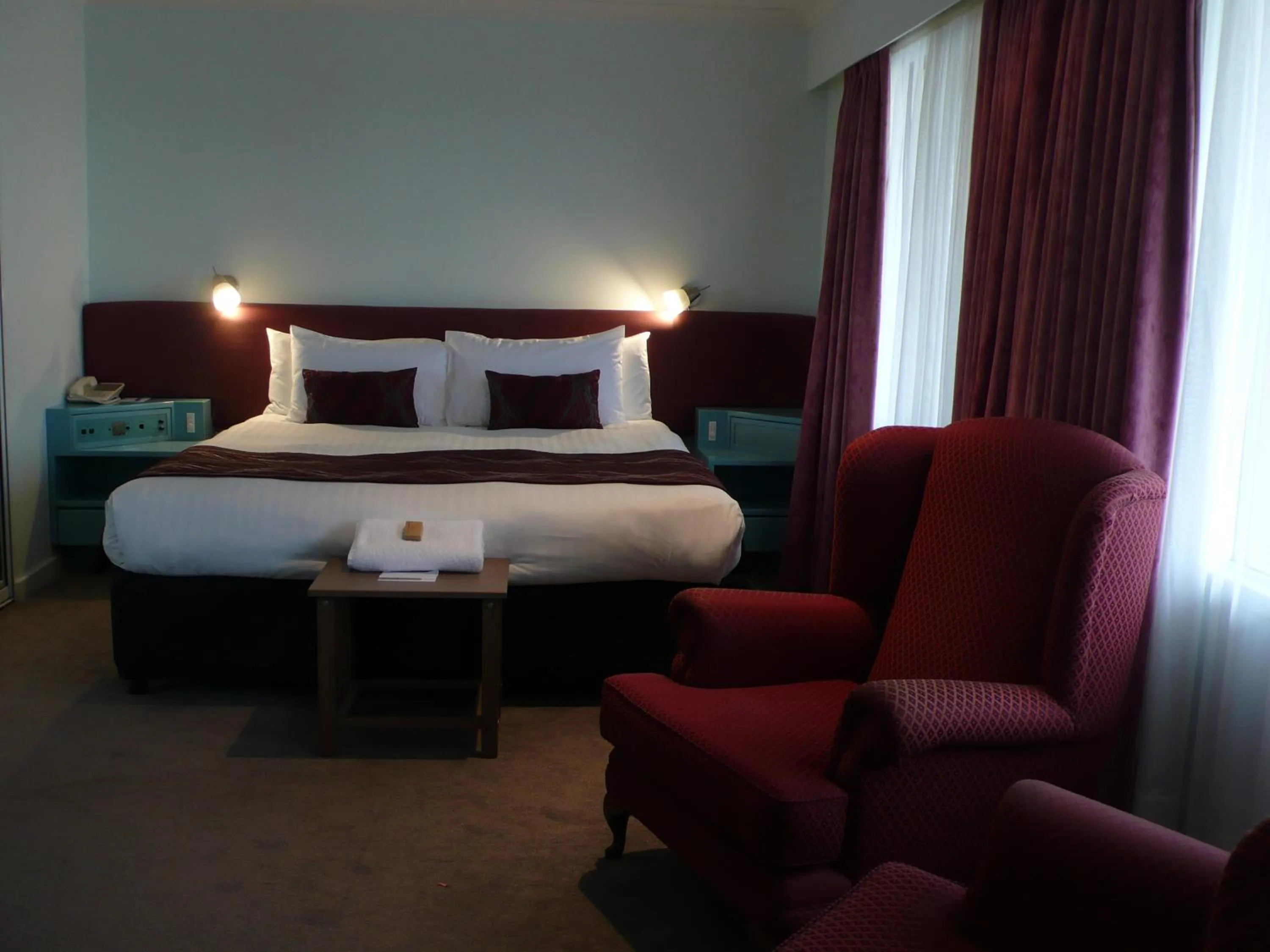 Bed in SureStay Hotel by Best Western The Clarence on Melville
