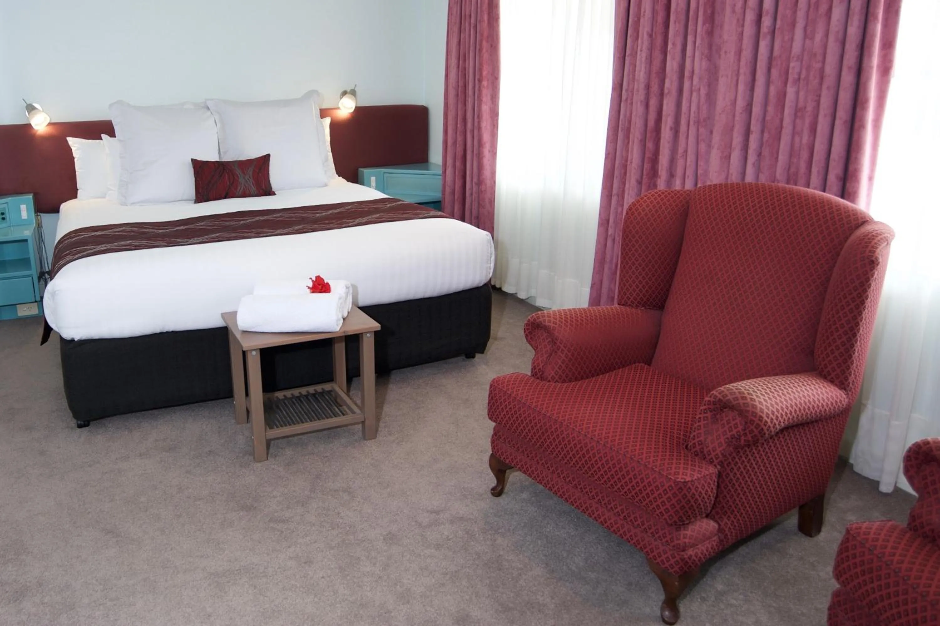 Bed in SureStay Hotel by Best Western The Clarence on Melville