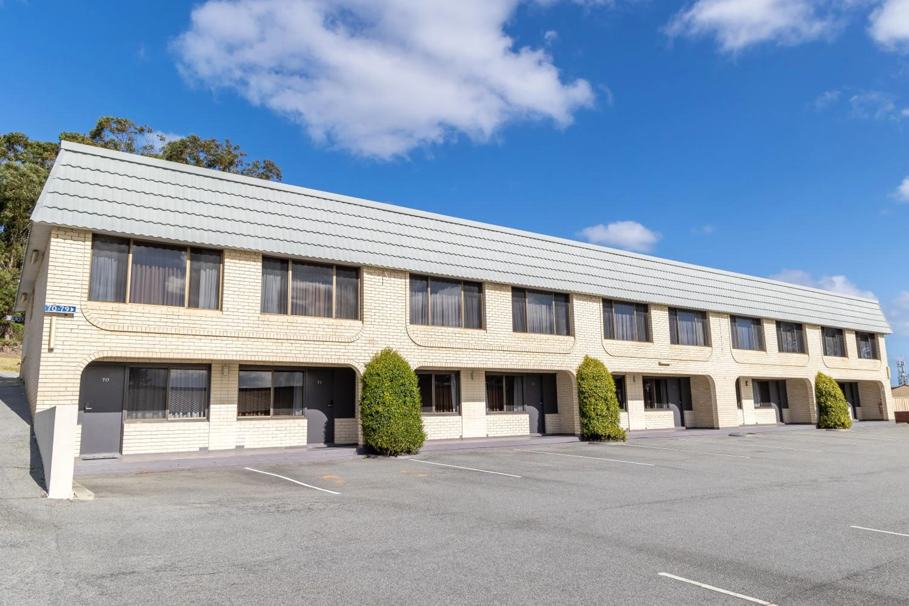 Parking in Dog Rock Motel
