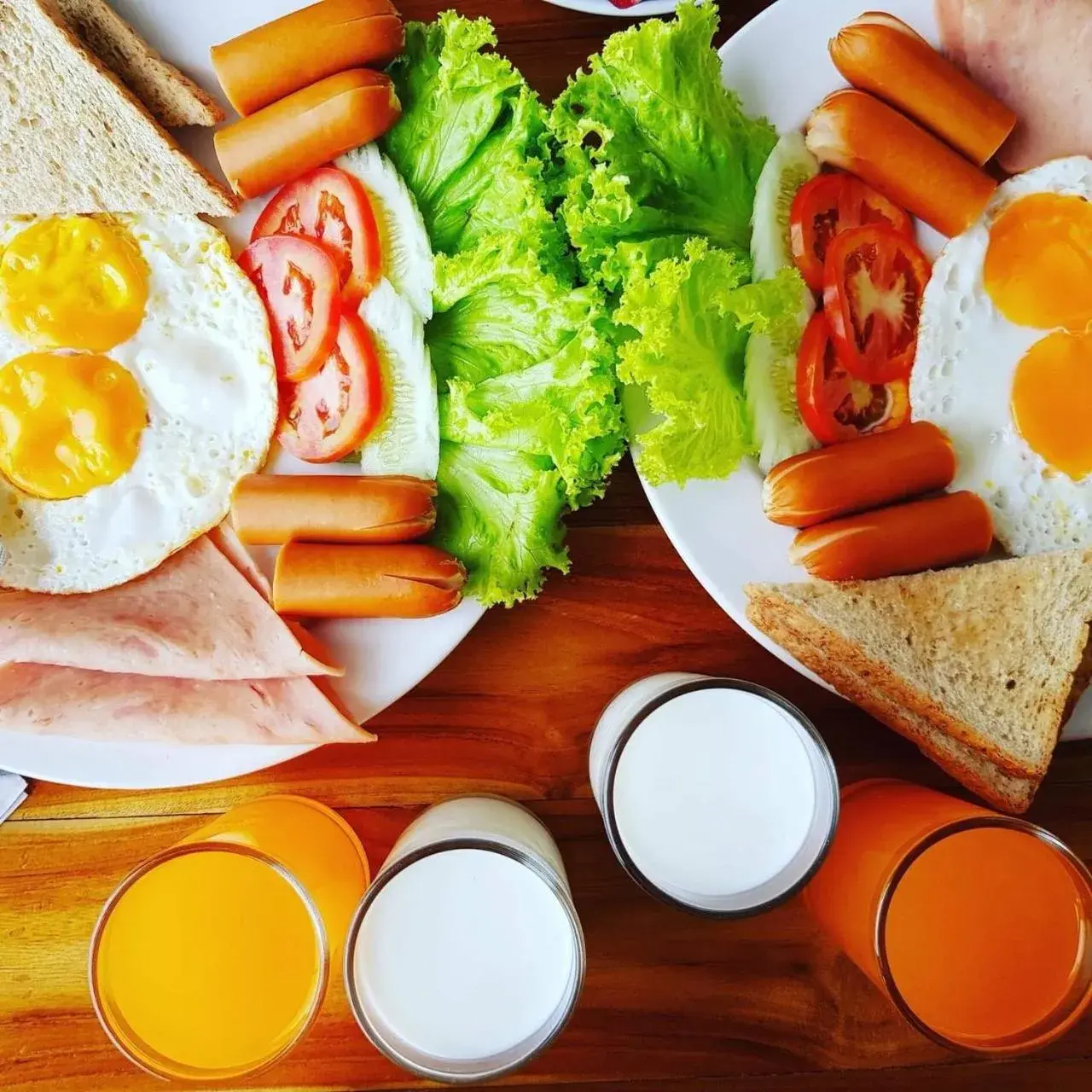 Breakfast in Charming Lipe Beach Resort Breakfast in Charming Lipe Beach Resort