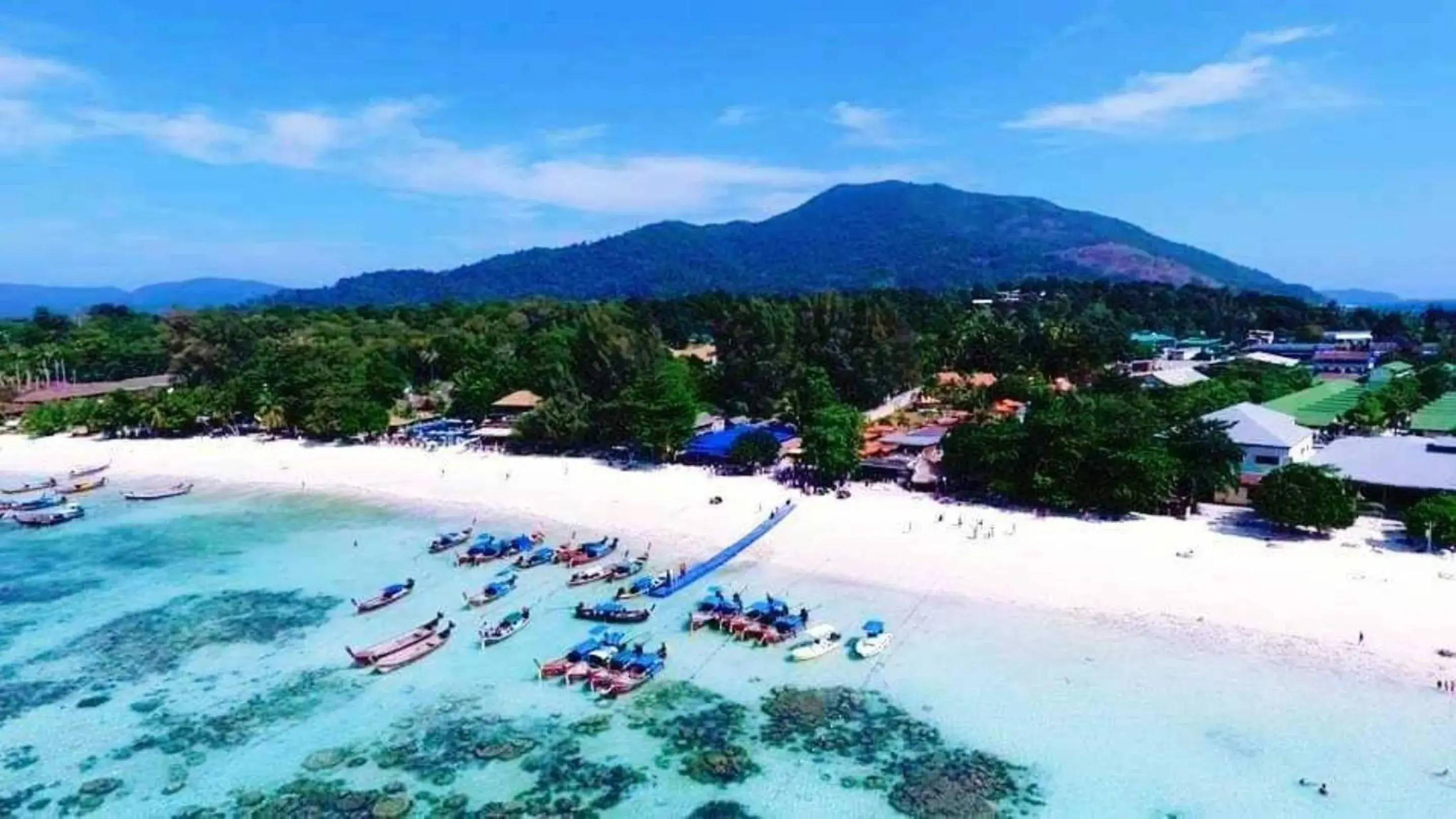 Bird's eye view in Charming Lipe Beach Resort Bird's eye view in Charming Lipe Beach Resort