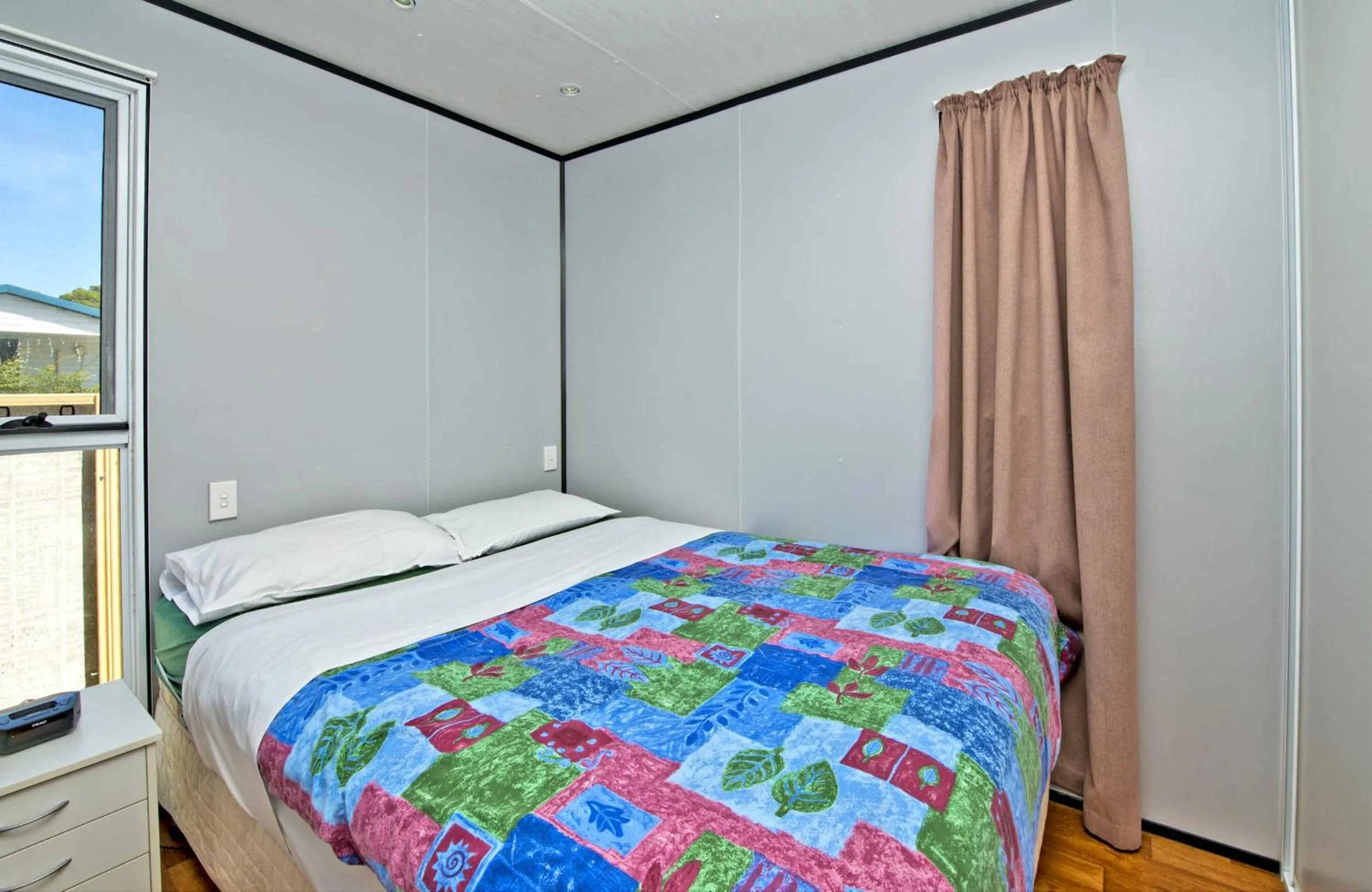 Bedroom, Bed in Albany Holiday Park