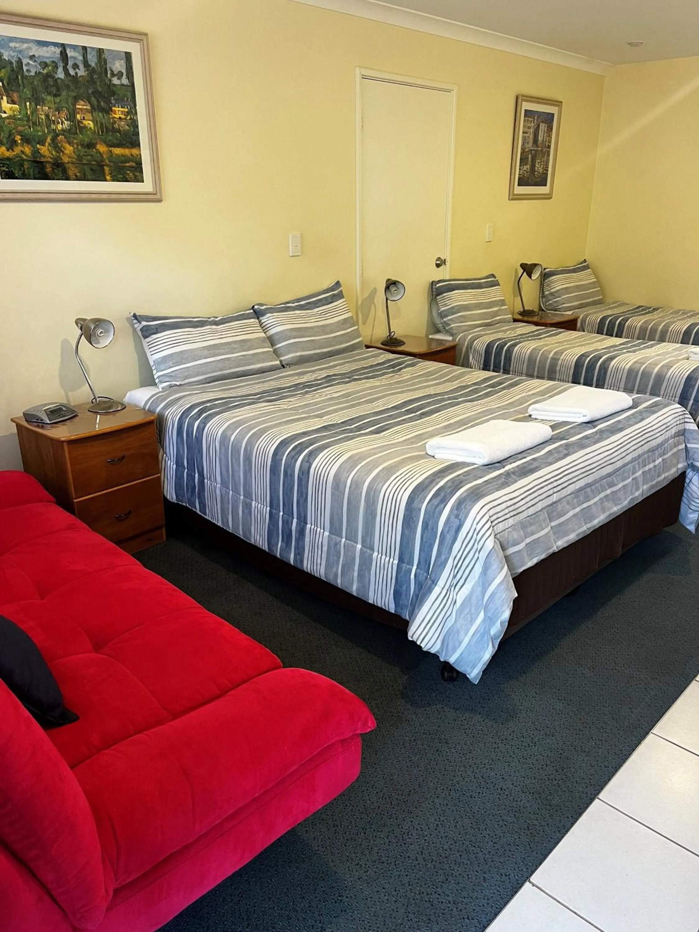 Bed in Emu Point Motel