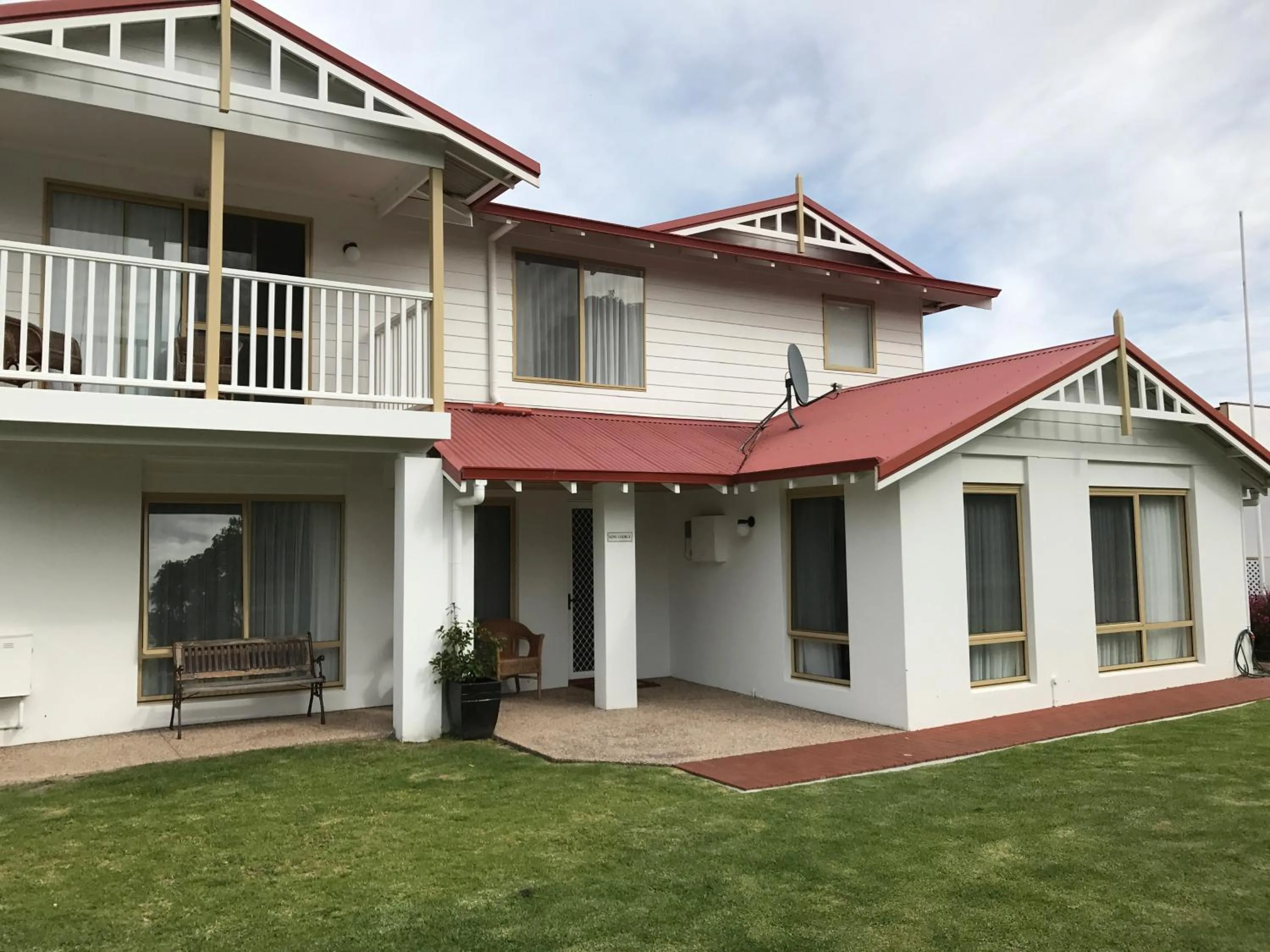 Facade/entrance in Pelicans Albany Middleton Beach
