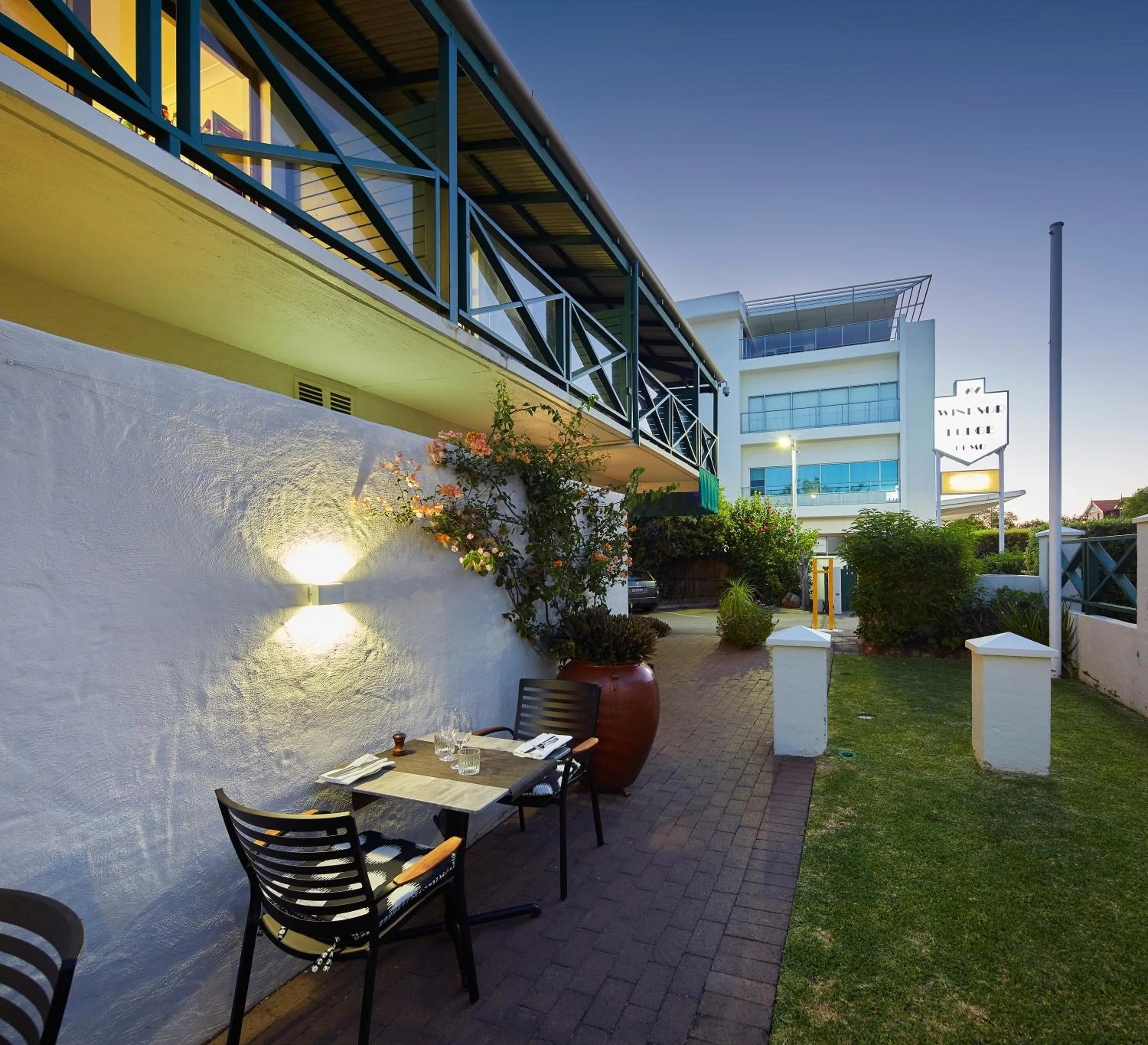 Facade/entrance in Windsor Lodge