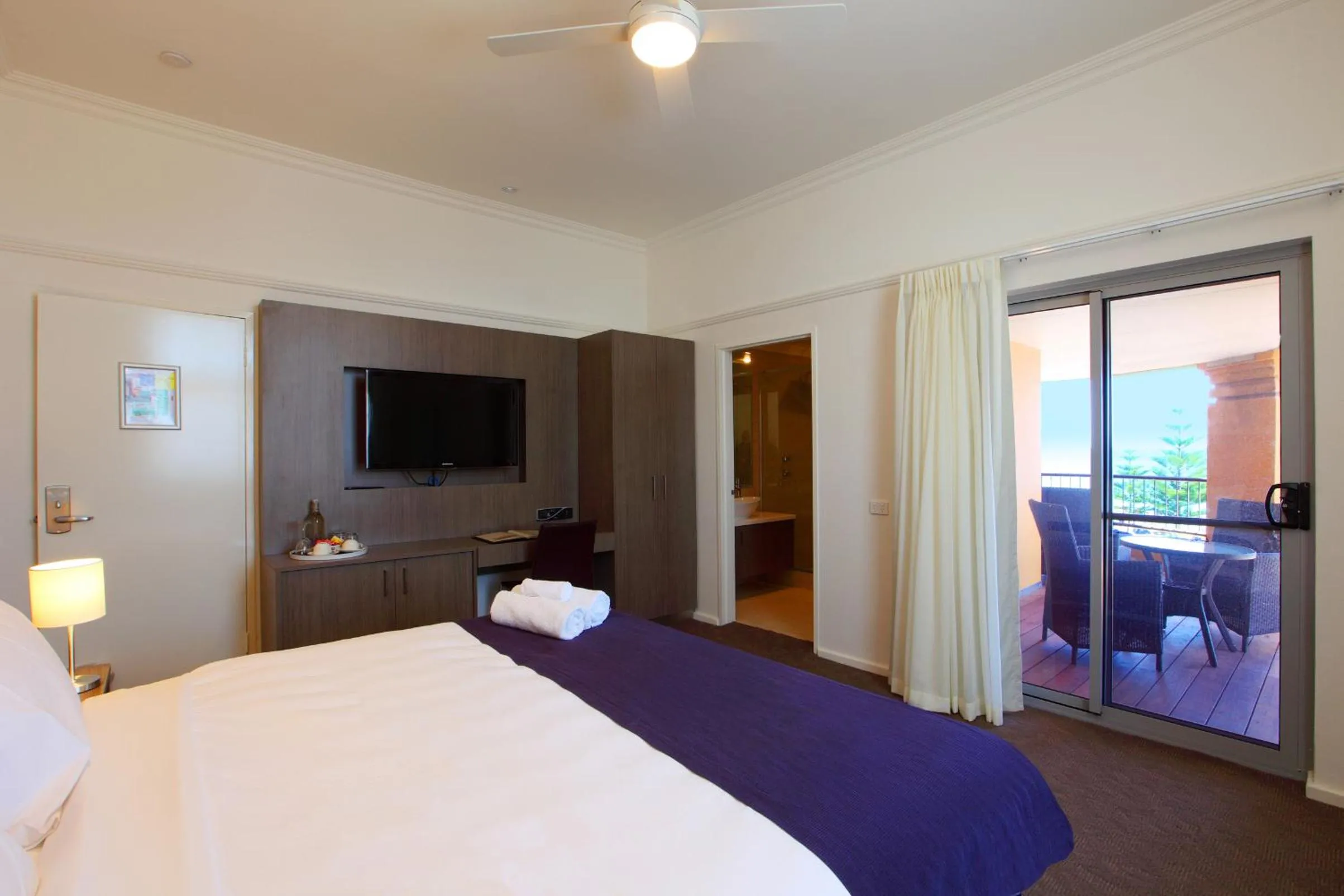Photo of the whole room, Bed in Cottesloe Beach Hotel
