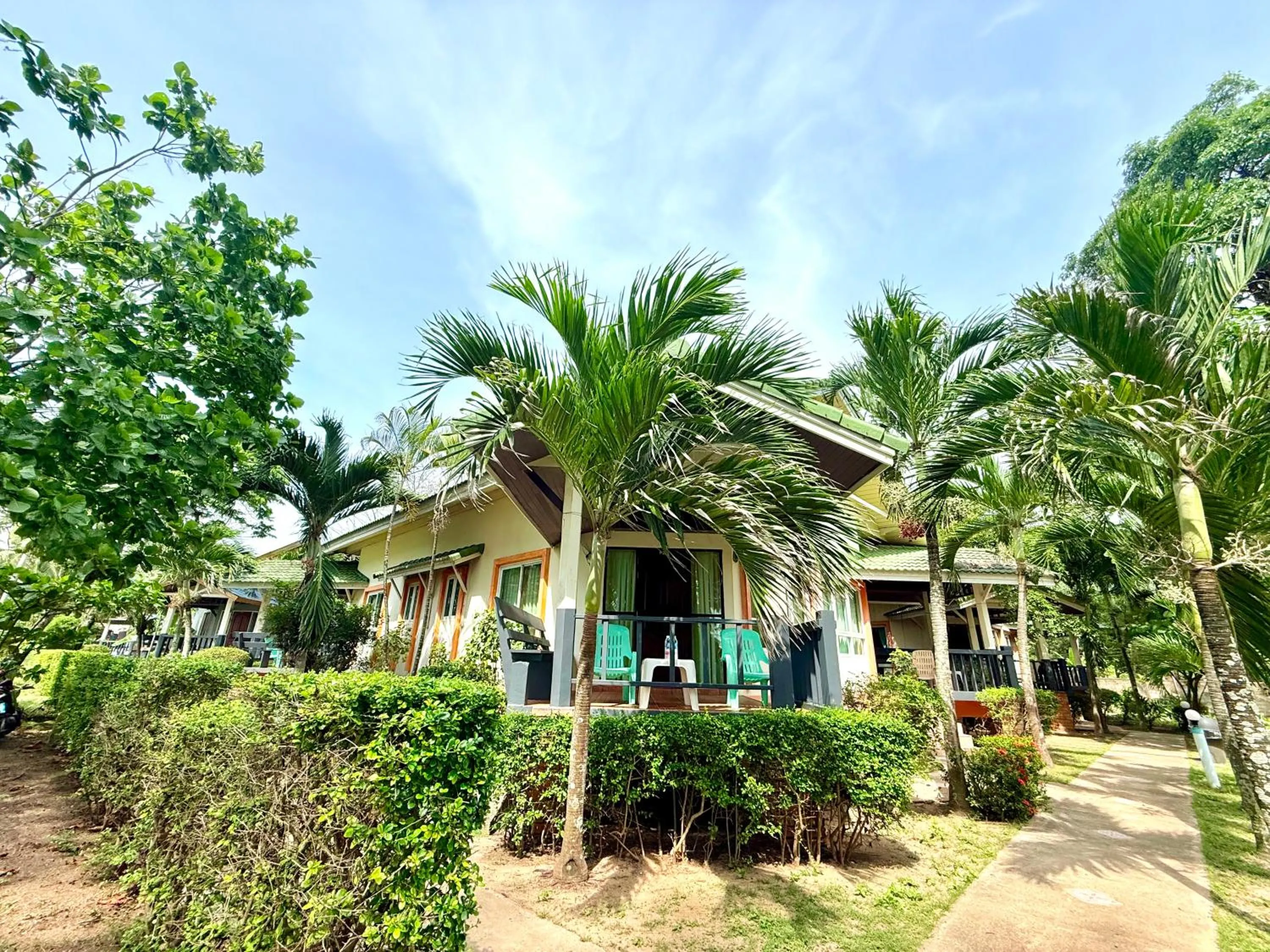 Lanta Palm Beach Resort , Beach Bungalow - Koh Lanta