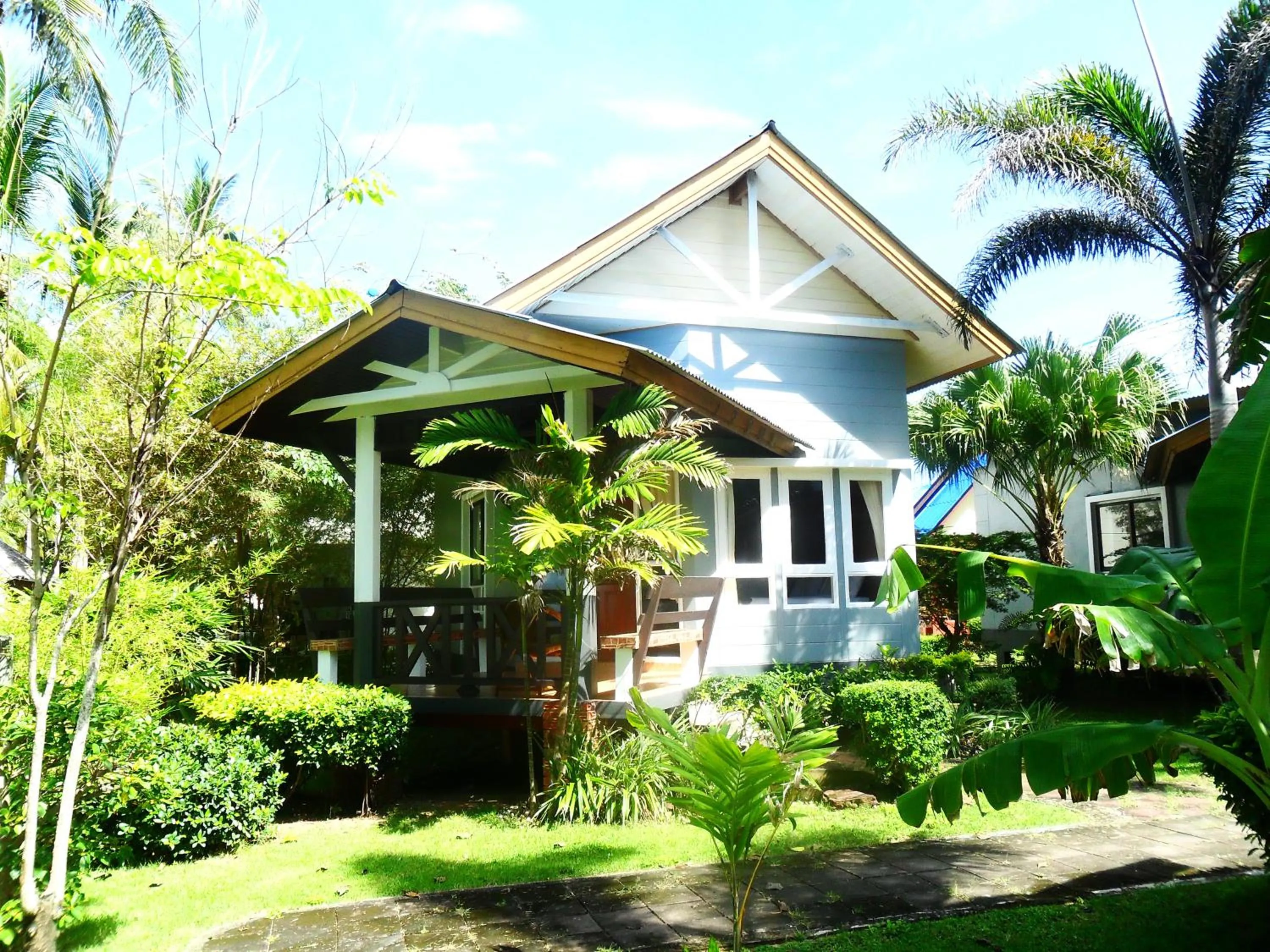 Property building in Lanta Palm Beach Resort , Beach Bungalow - Koh Lanta