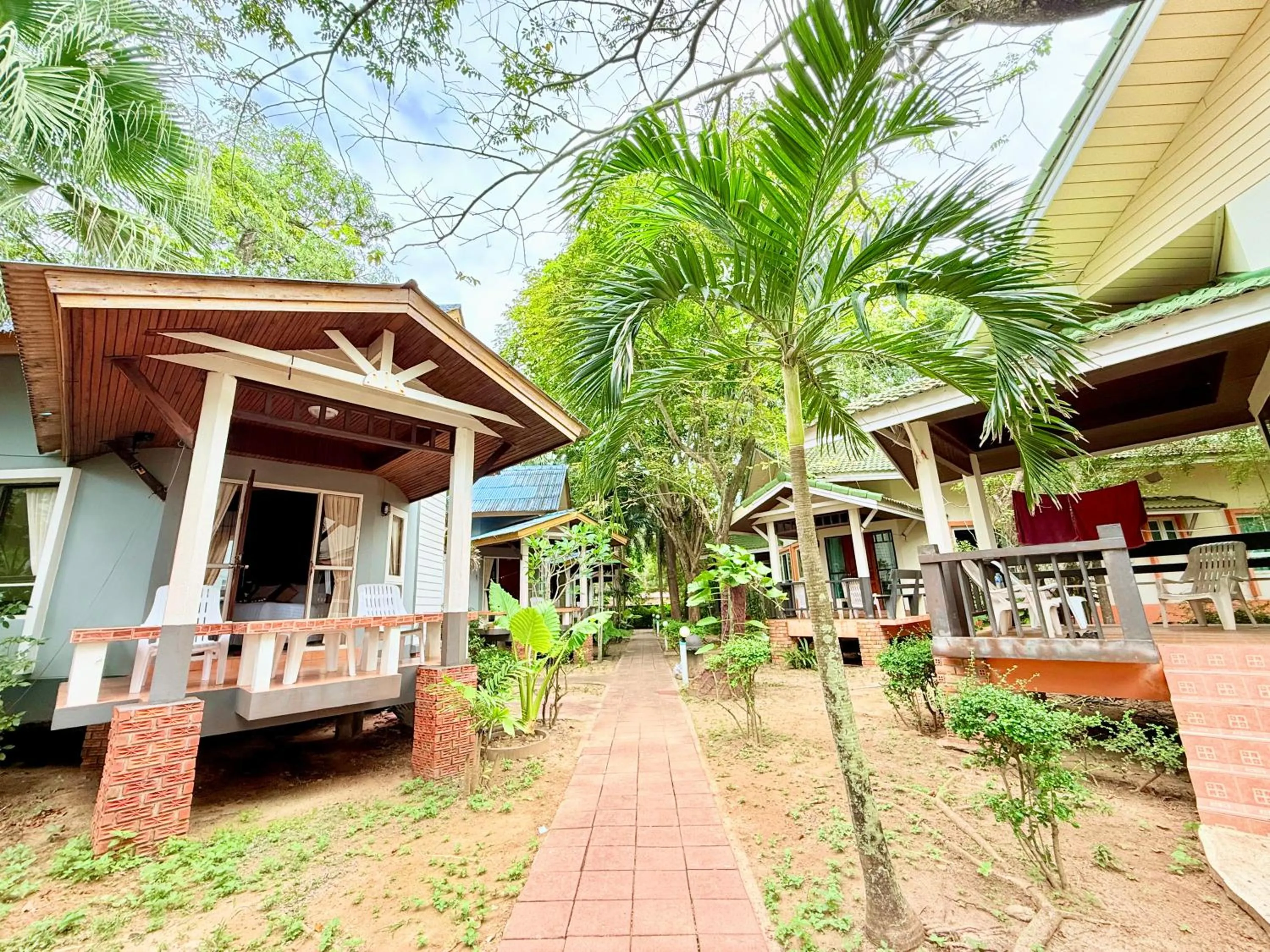 Property building in Lanta Palm Beach Resort , Beach Bungalow - Koh Lanta