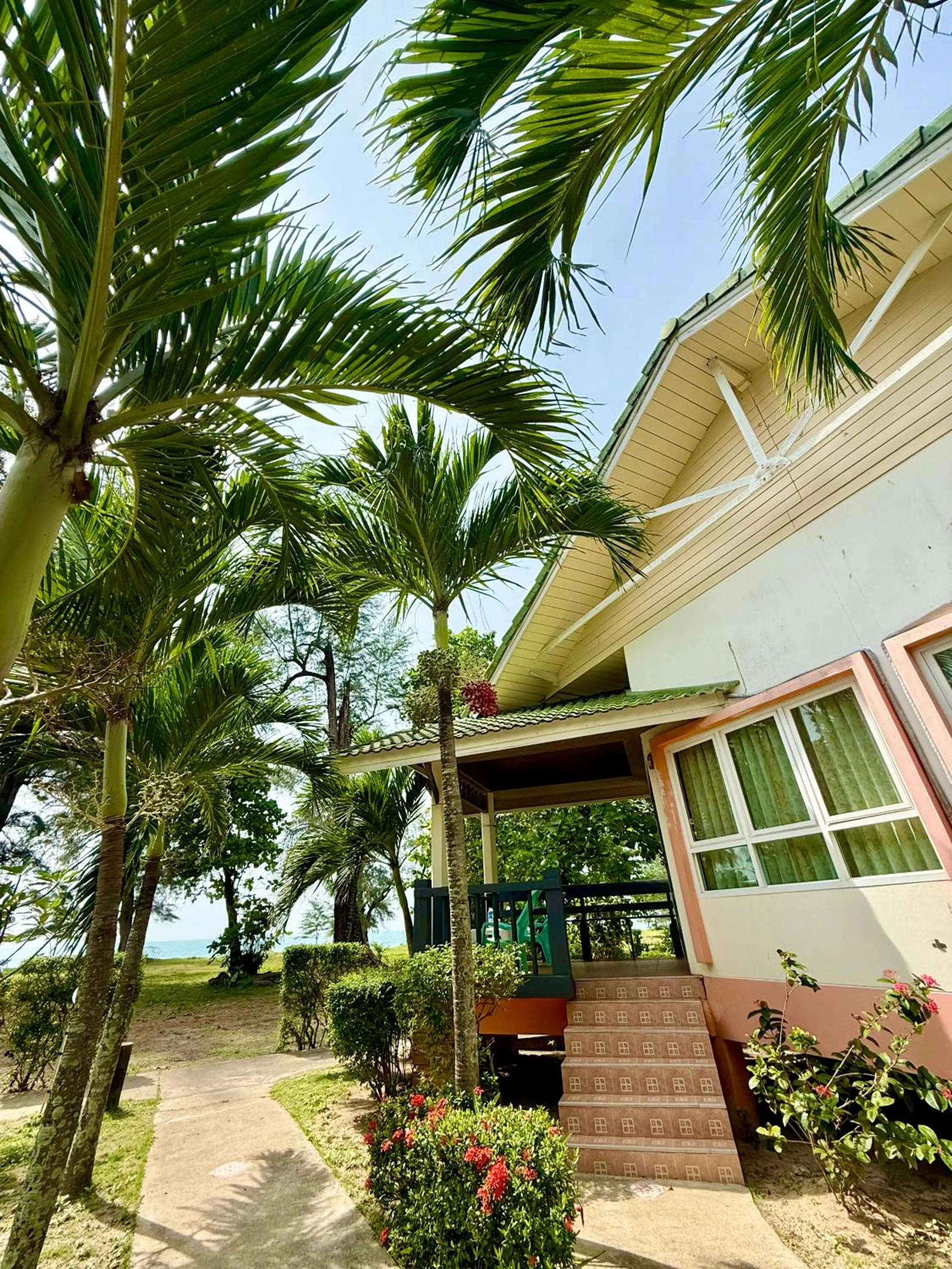 Lanta Palm Beach Resort , Beach Bungalow - Koh Lanta
