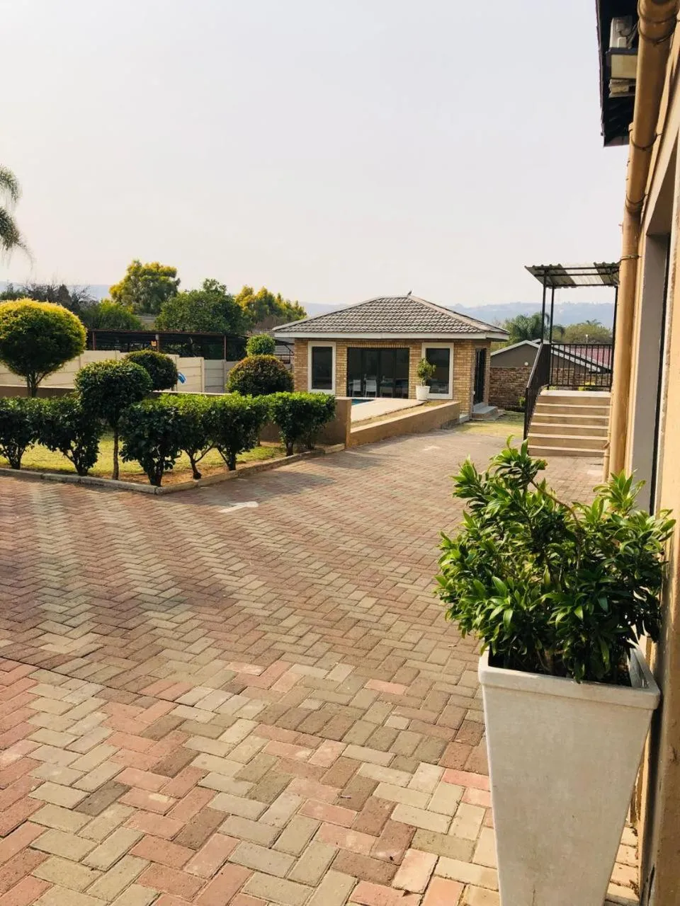 La Bronze Guest Lodge