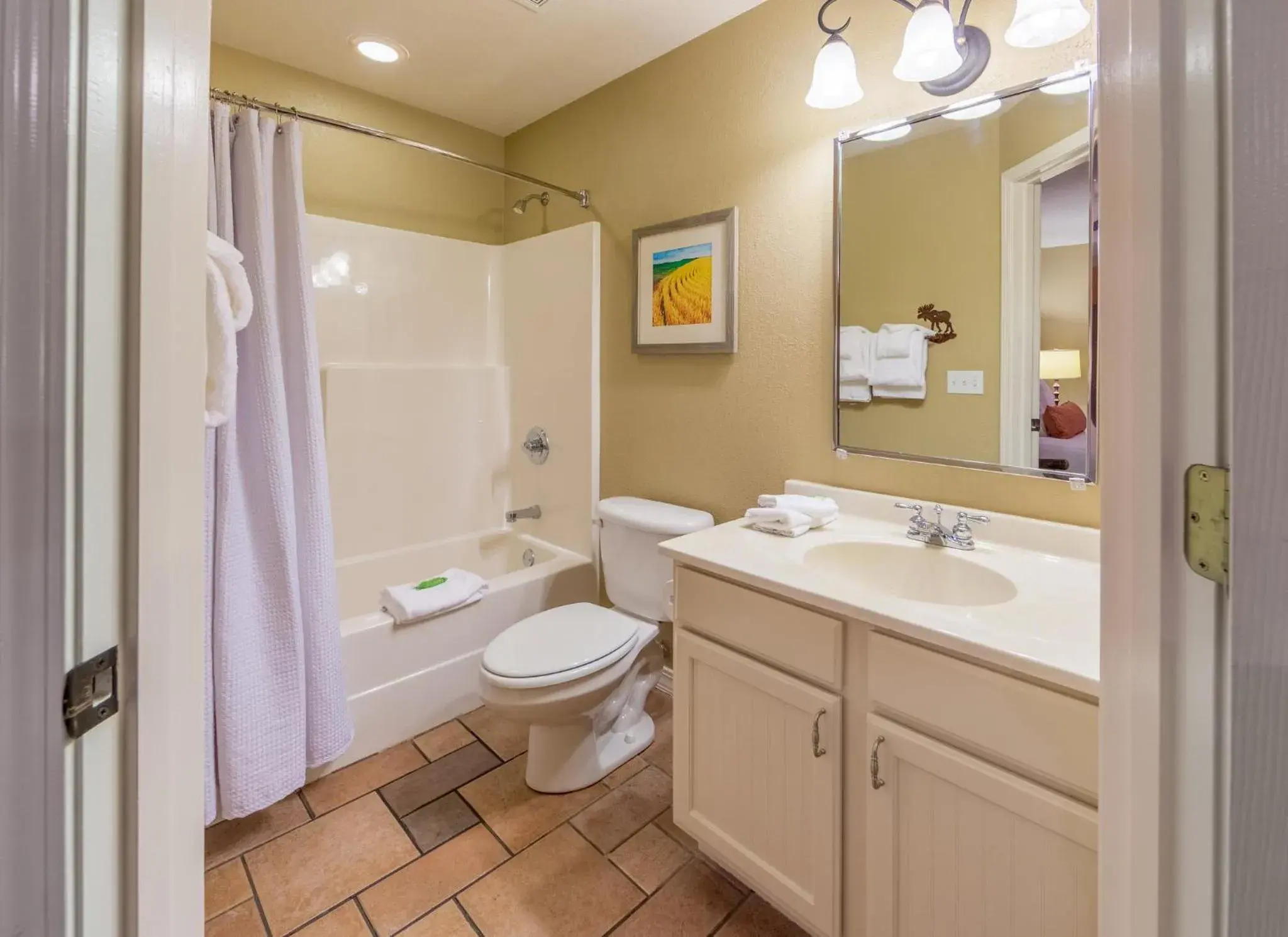 Photo of the whole room in Holiday Inn Club Vacations Fox River Resort at Sheridan Photo of the whole room in Holiday Inn Club Vacations Fox River Resort at Sheridan