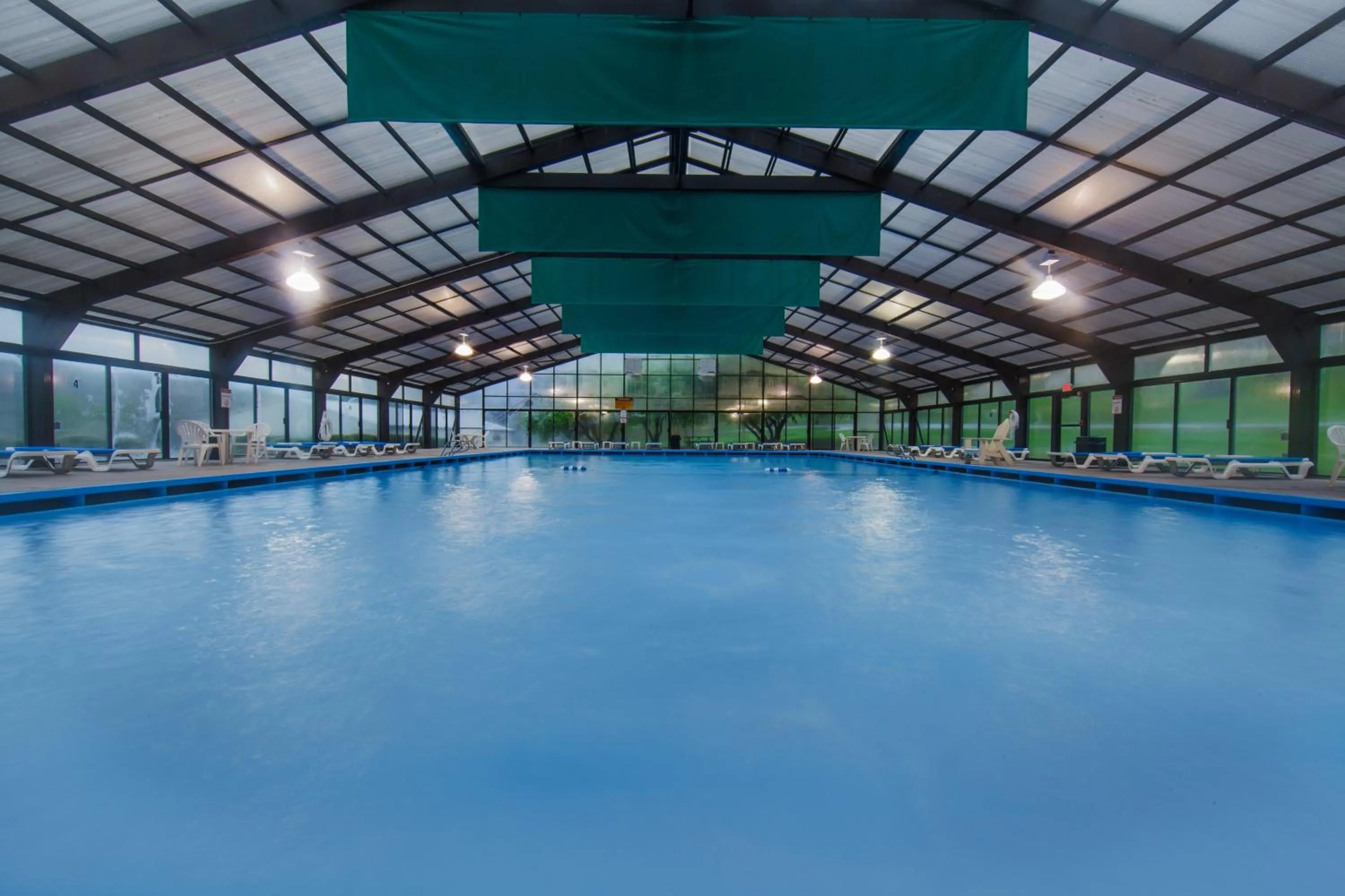 Swimming pool in Holiday Inn Club Vacations Fox River Resort at Sheridan