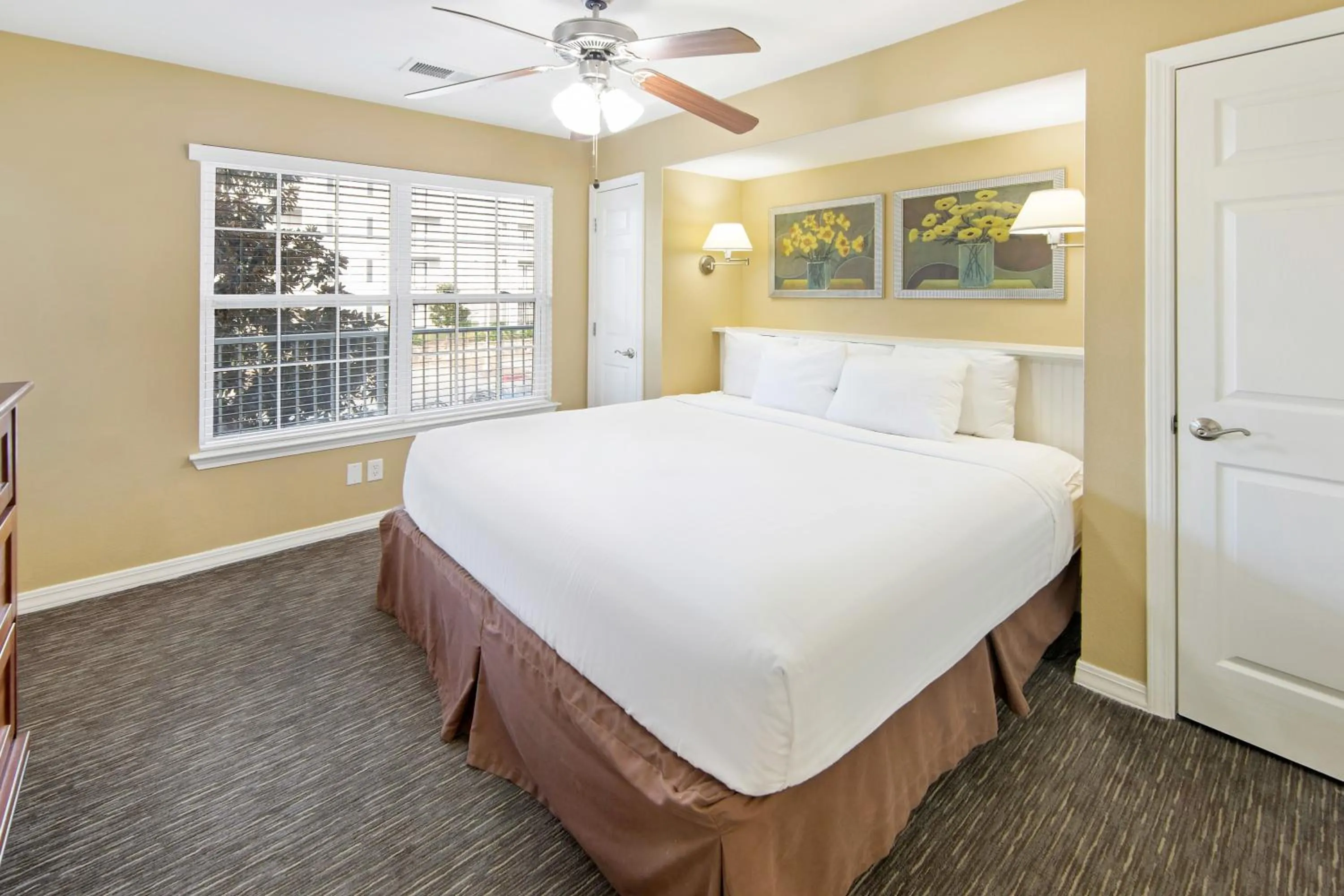 Bed in Holiday Inn Club Vacations Holiday Hills Resort at Branson