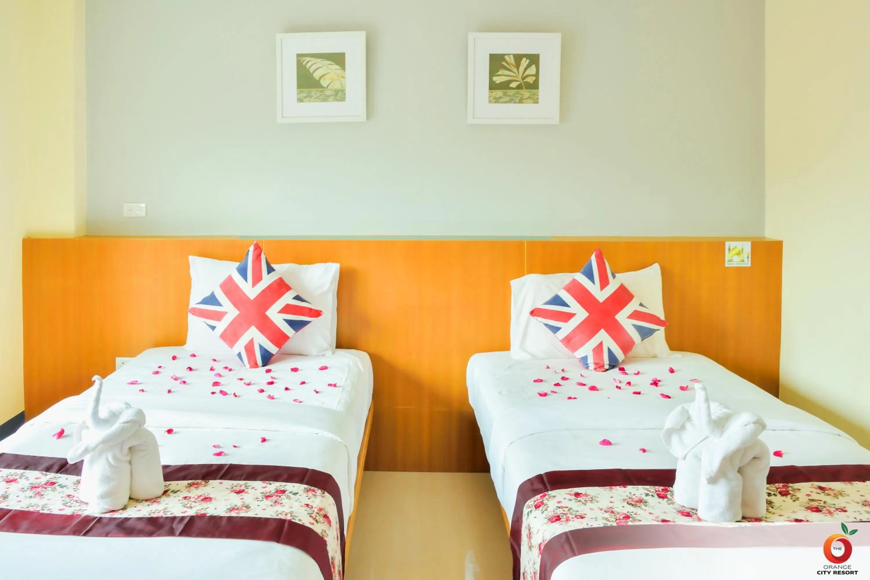 Bed in The Orange City Resort