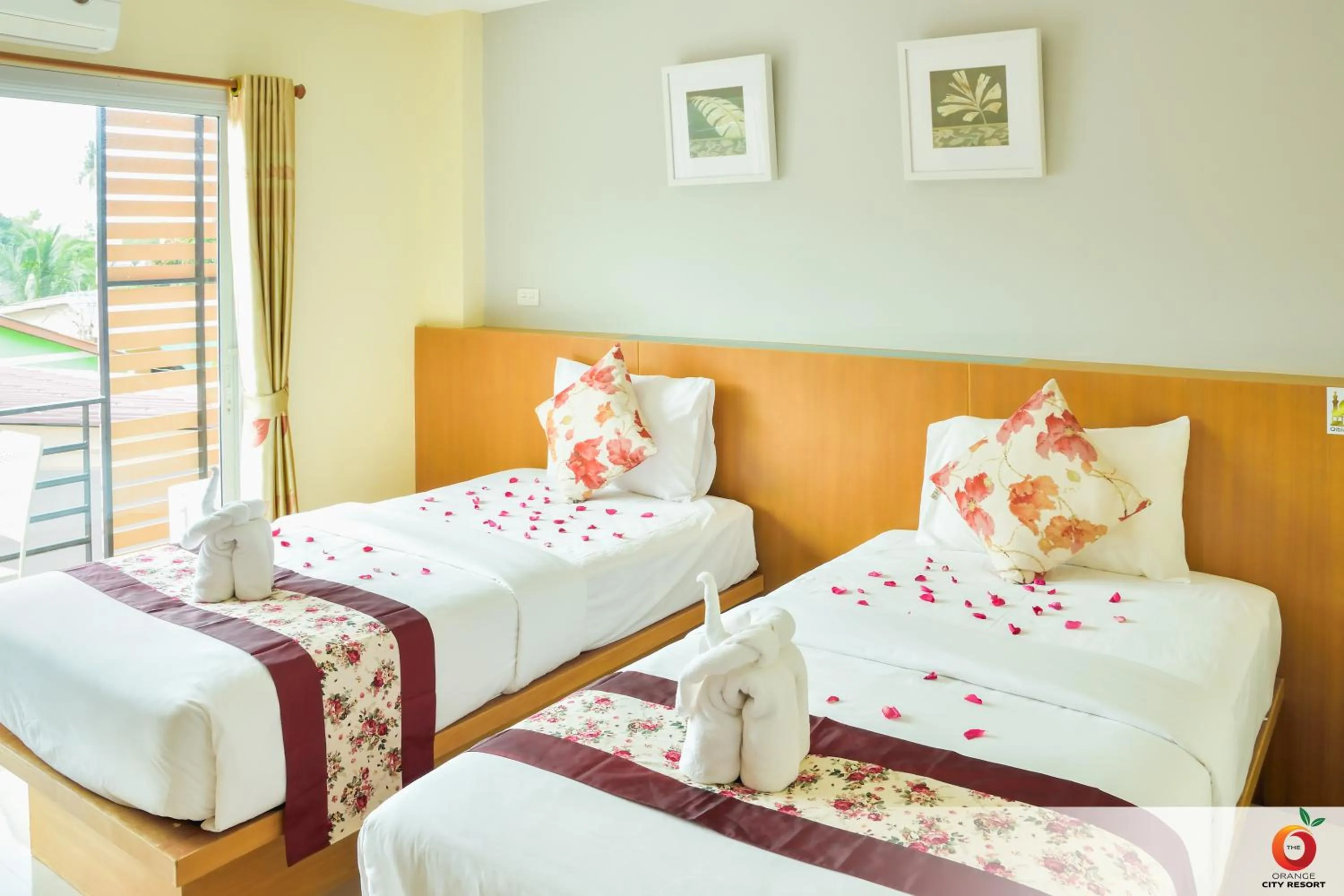 Bed in The Orange City Resort