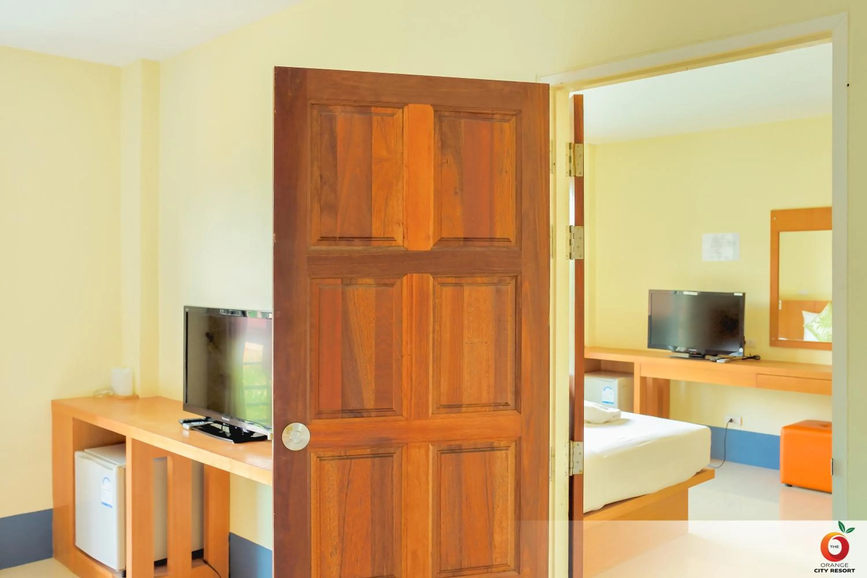 Bedroom, Bed in The Orange City Resort