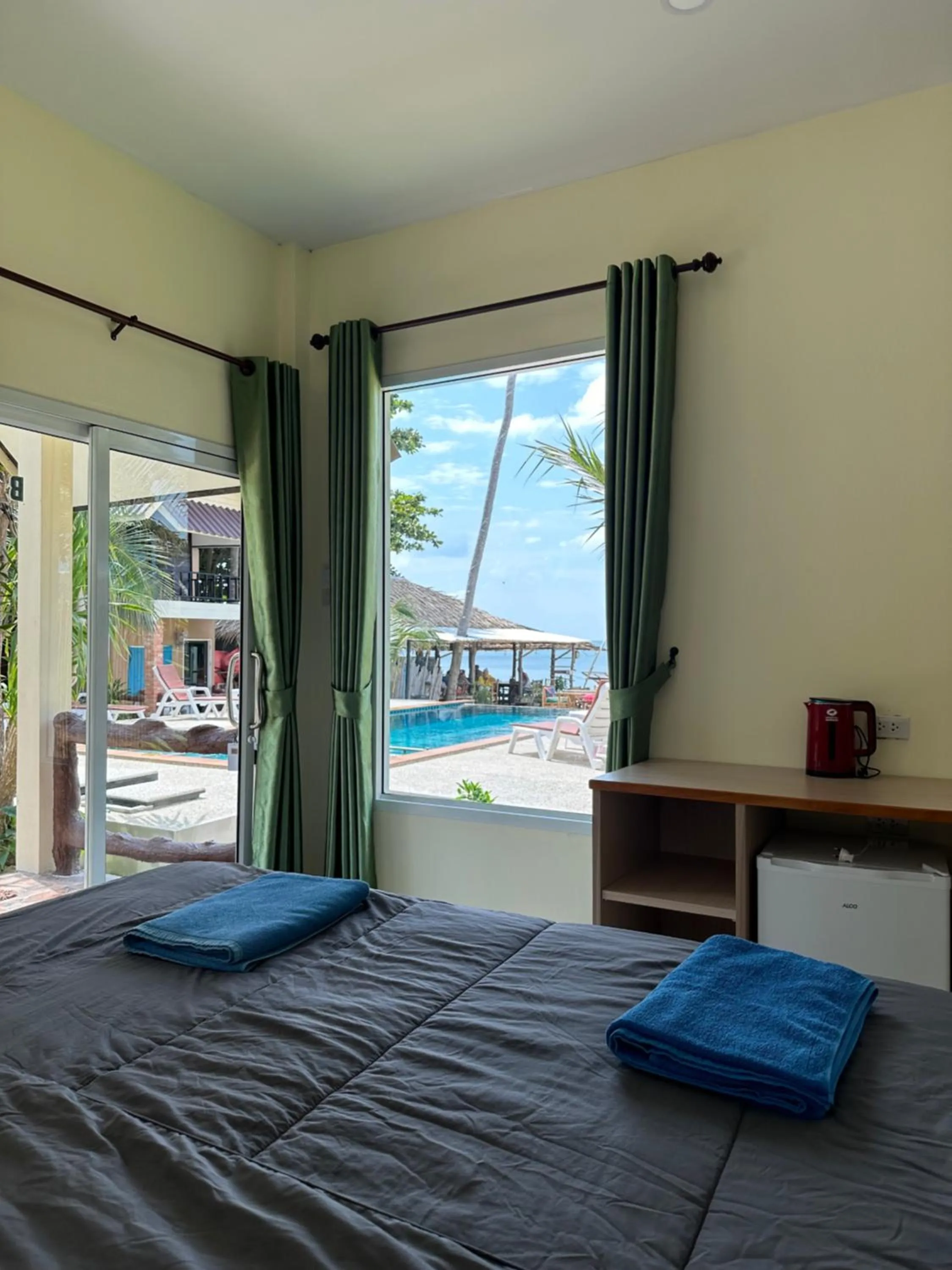 Bed in Sea Shell Beach Resort