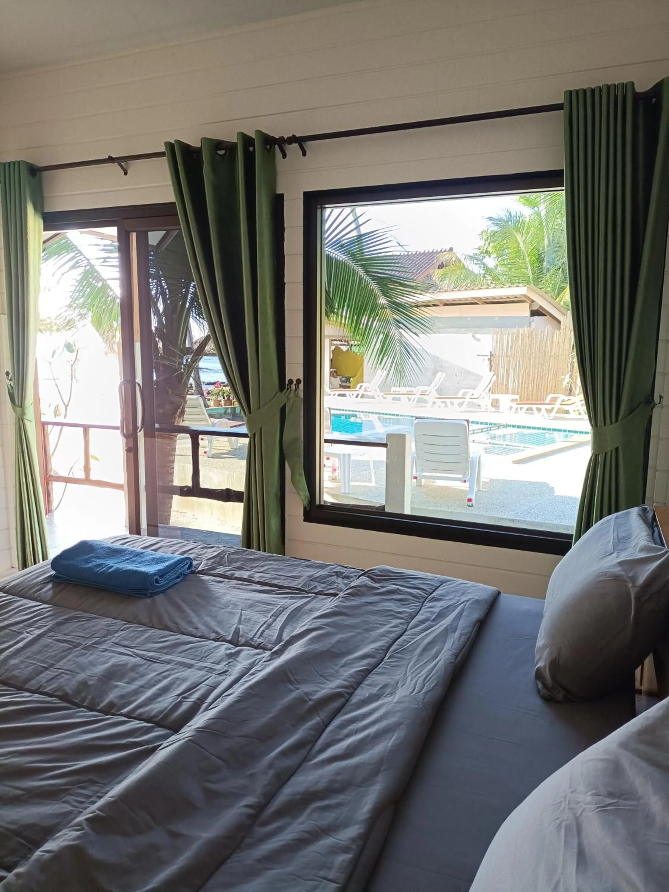 Bed in Sea Shell Beach Resort