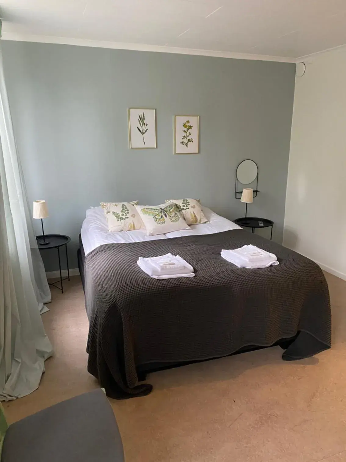 Queen Room with Shared Bathroom - single occupancy in Snöå Bruk Hotell och konferens Queen Room with Shared Bathroom - single occupancy in Snöå Bruk Hotell och konferens