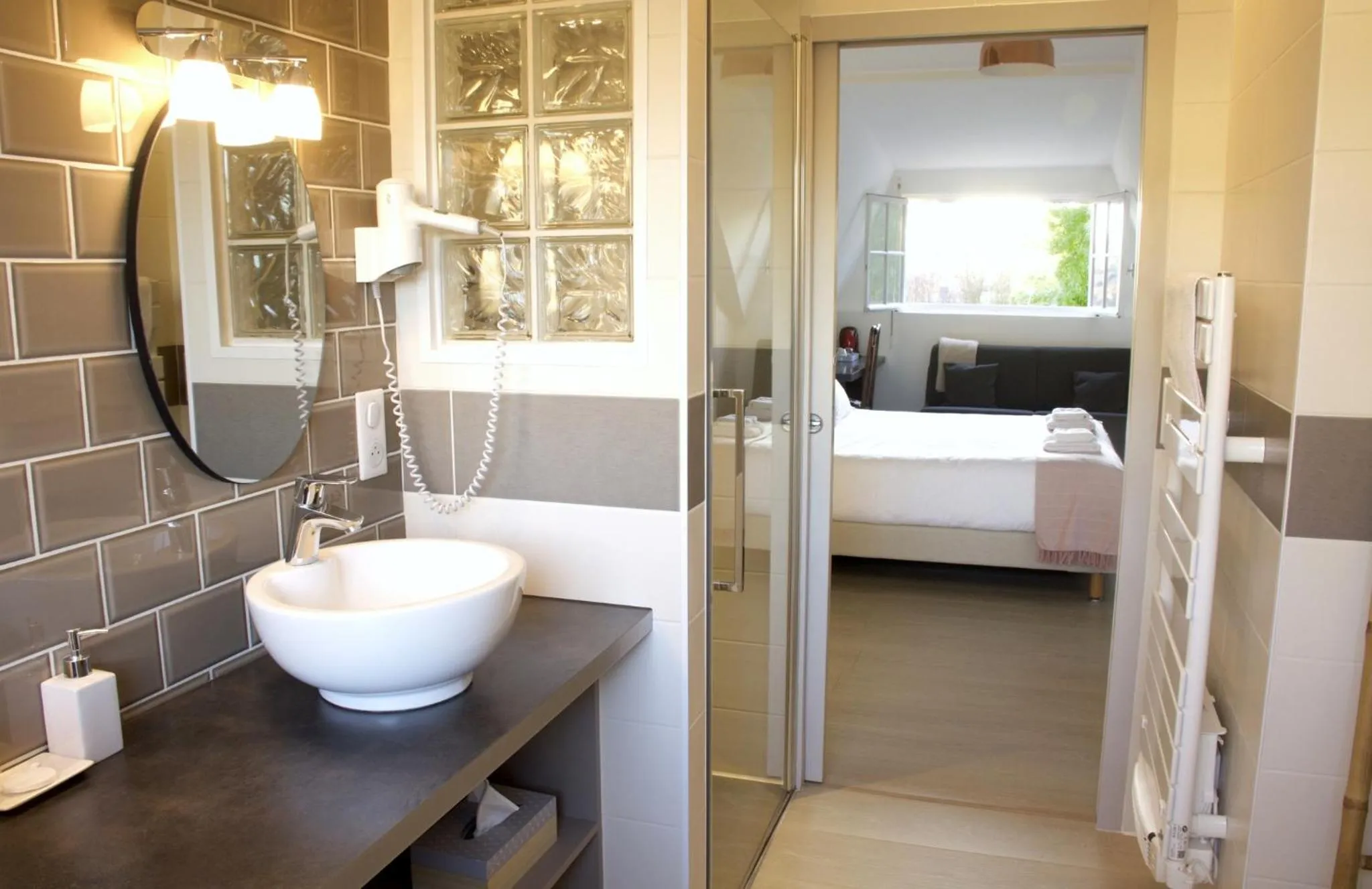 Bathroom, Bed in Villa Glen-Tara