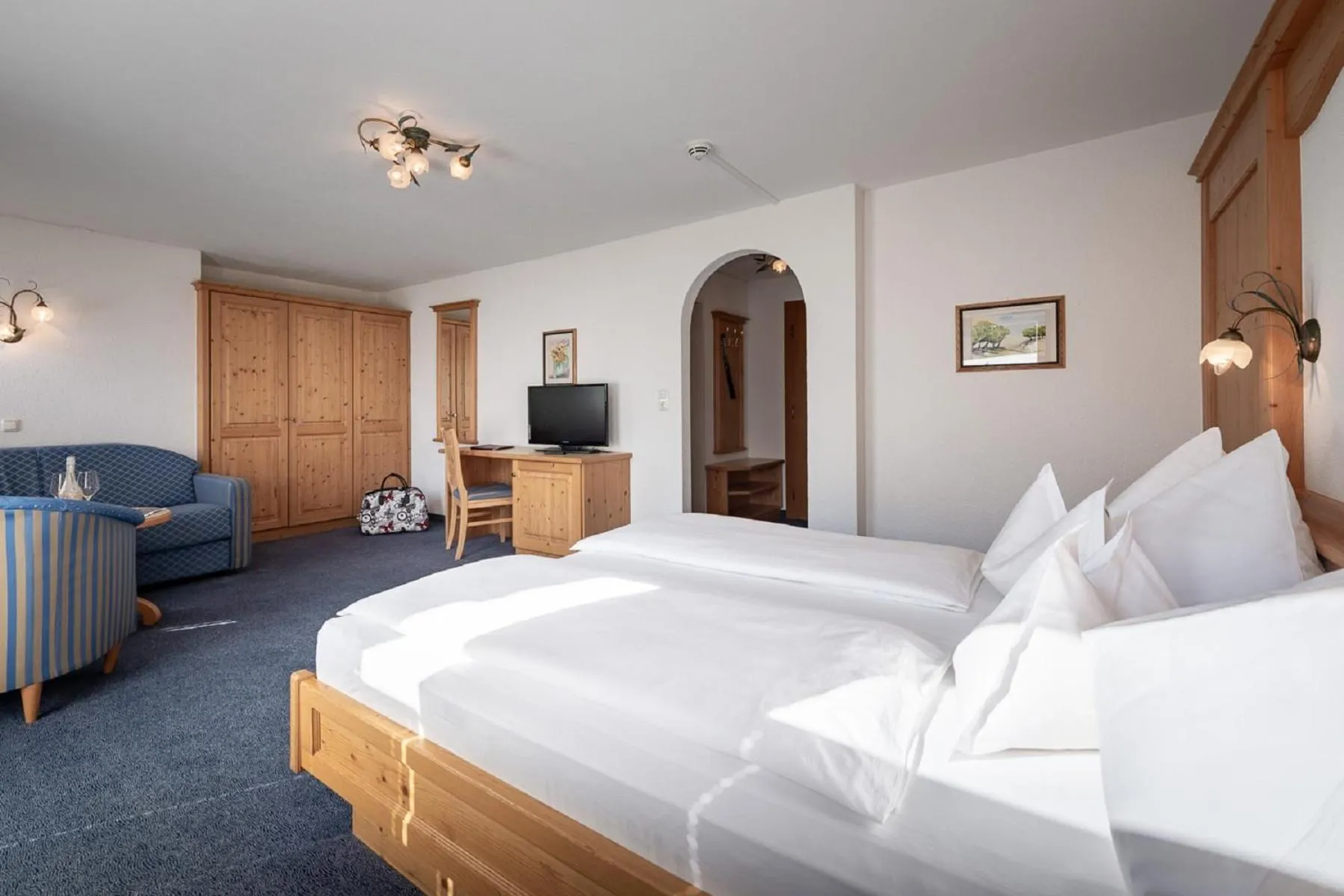 Bedroom, Bed in Hotel Alpenrose