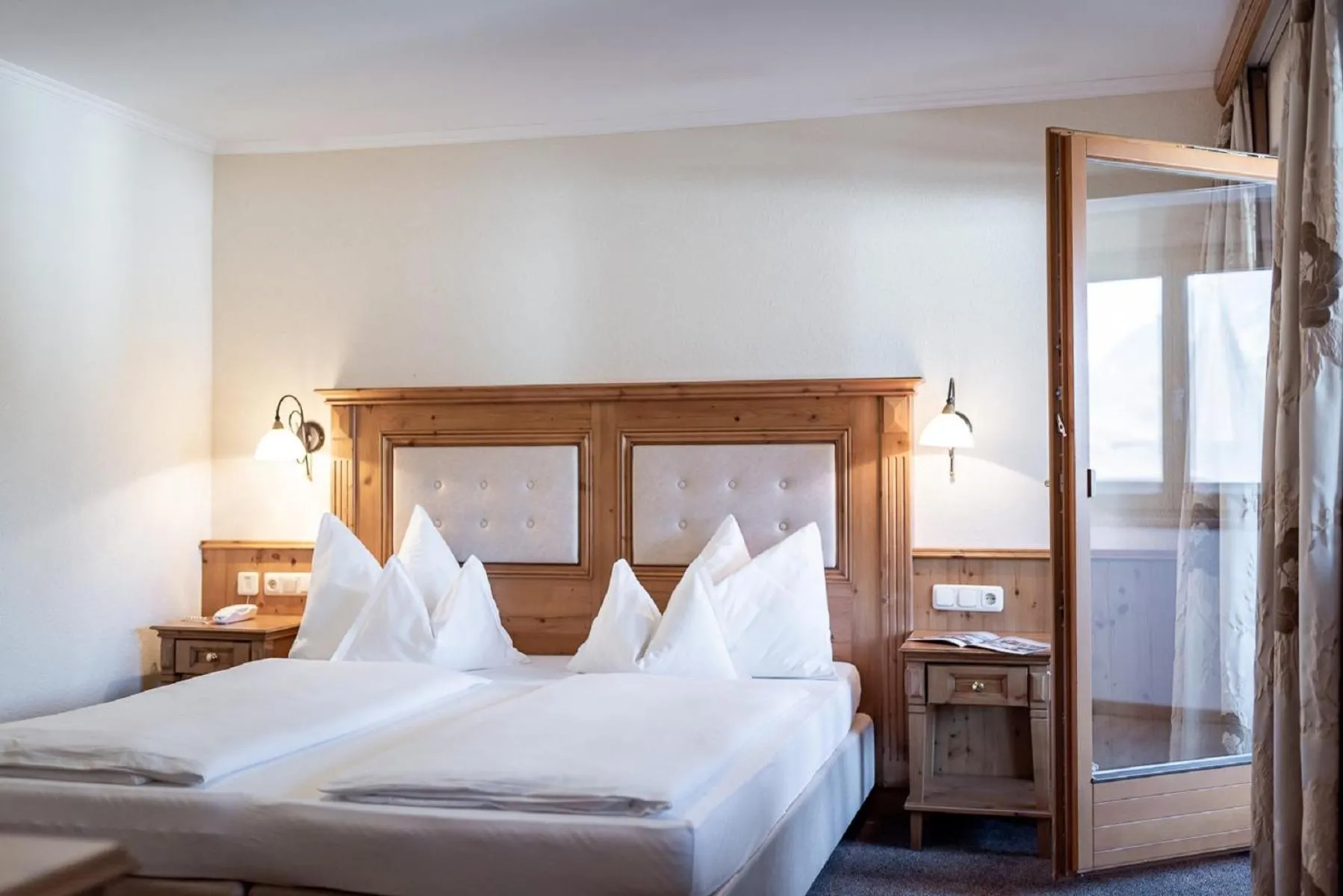 Bedroom, Bed in Hotel Alpenrose