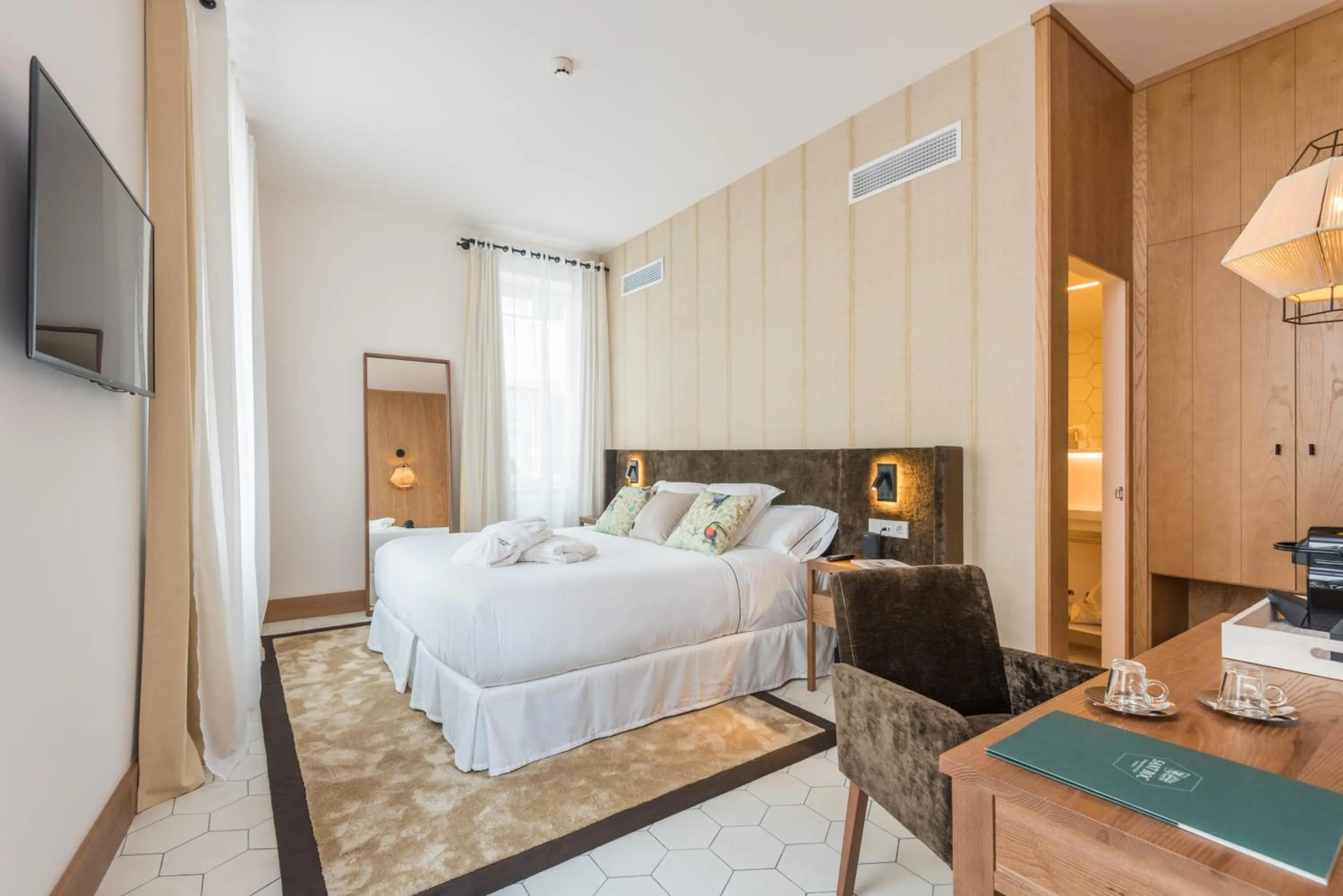 Photo of the whole room, Bed in Boutique Hotel Sant Roc & Spa