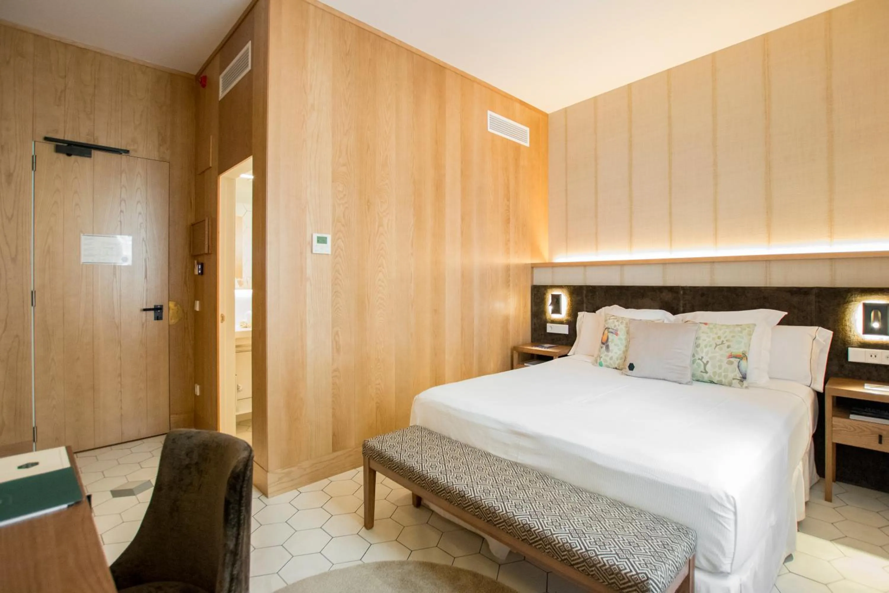 Photo of the whole room, Bed in Boutique Hotel Sant Roc & Spa