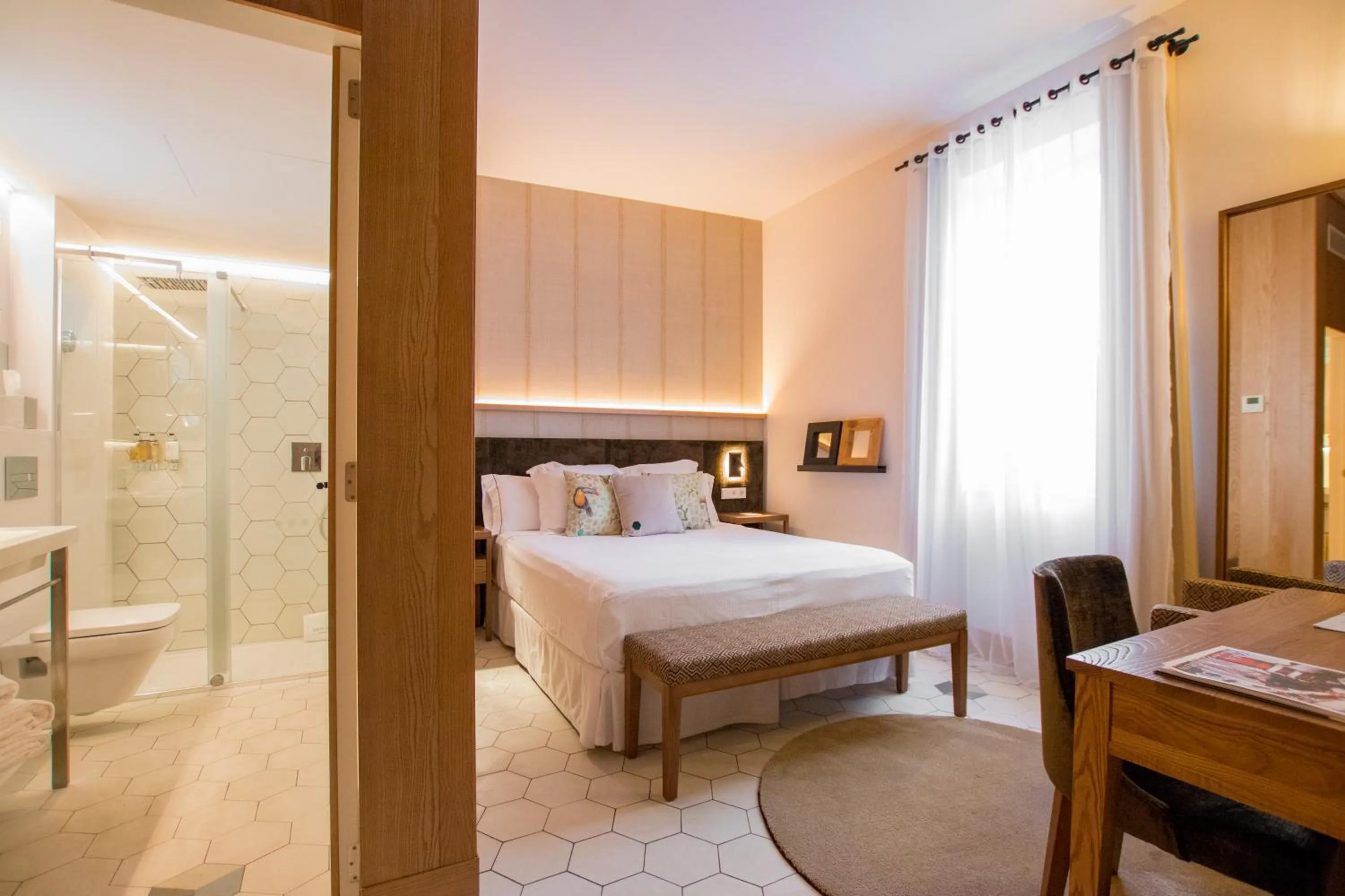 Photo of the whole room, Bed in Boutique Hotel Sant Roc & Spa