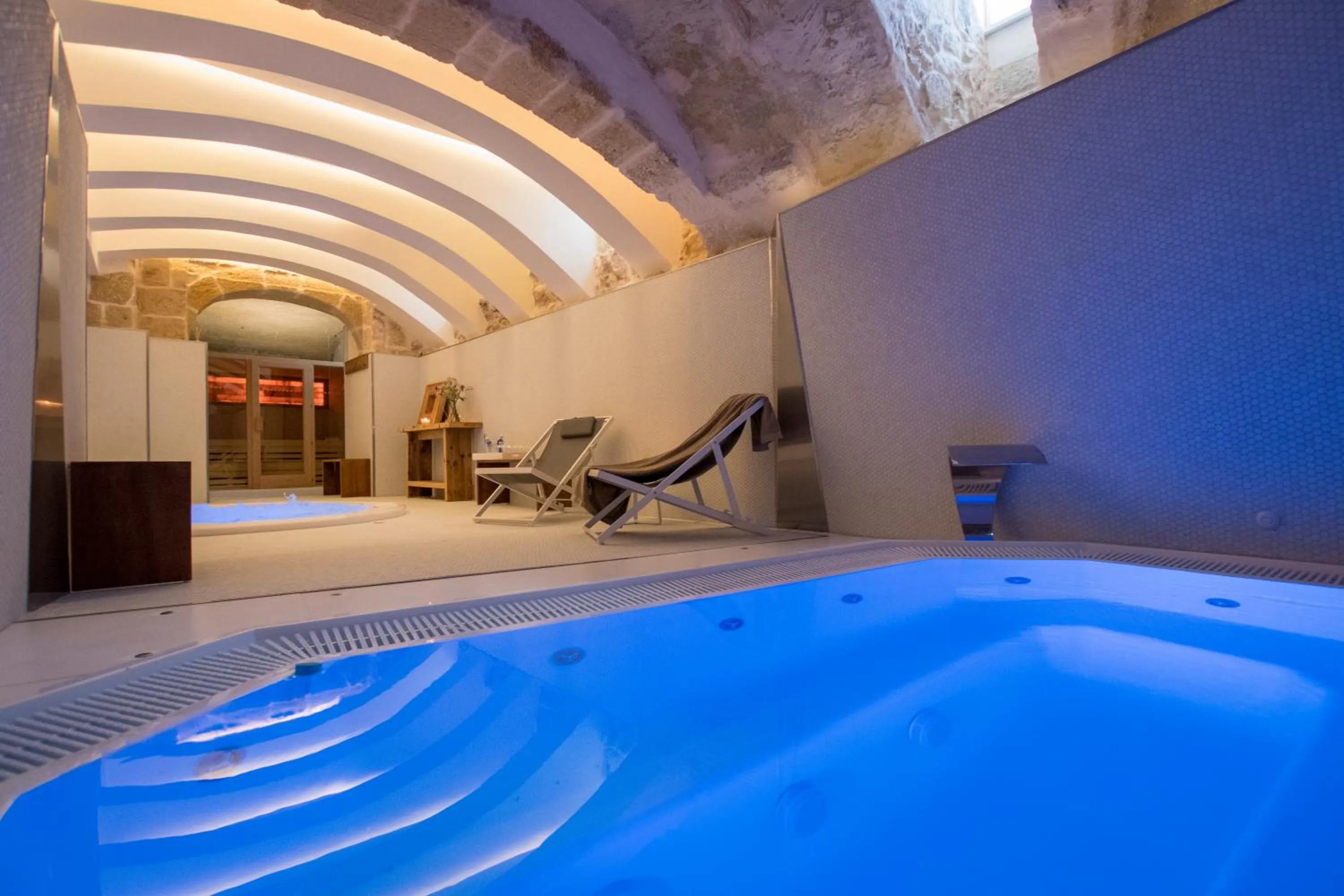 Hot Tub in Boutique Hotel Sant Roc & Spa