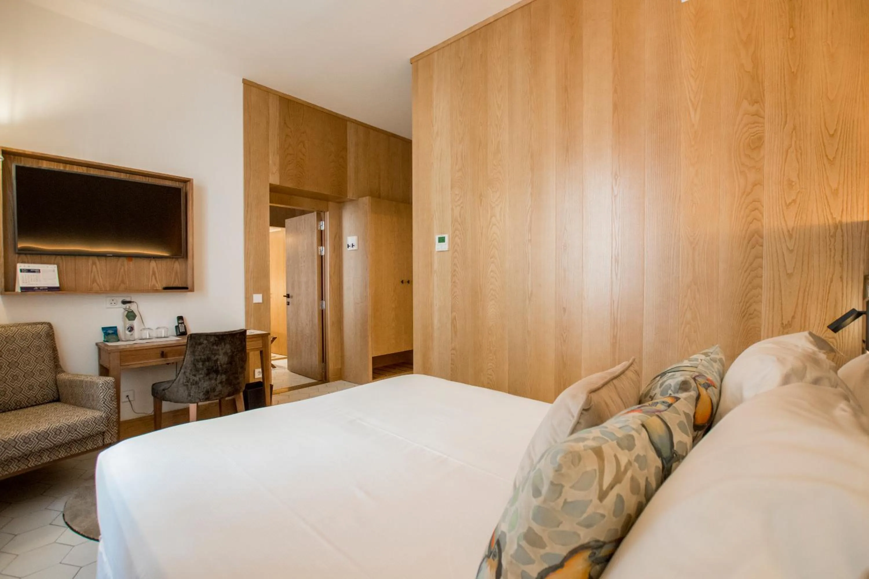 Photo of the whole room, Bed in Boutique Hotel Sant Roc & Spa