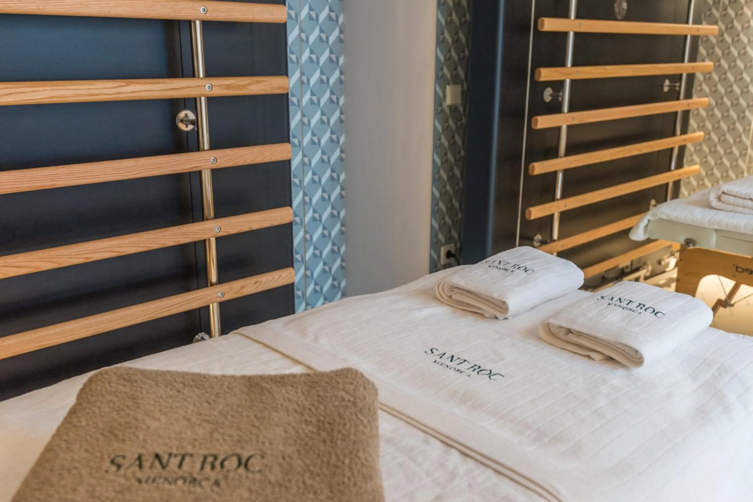 Massage, Bed in Boutique Hotel Sant Roc & Spa