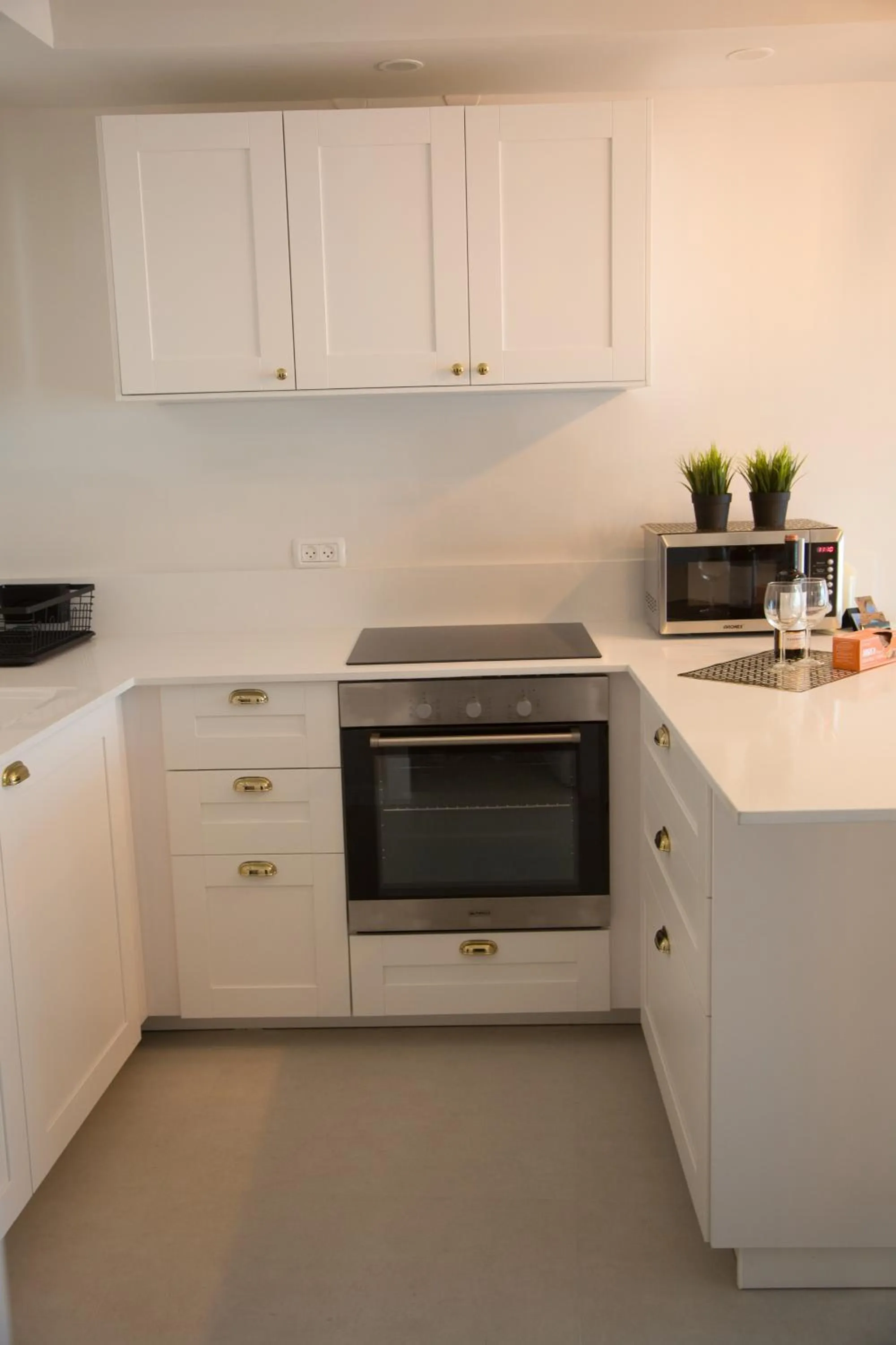 Kitchen or kitchenette in Suite Caesar - Neot Golf