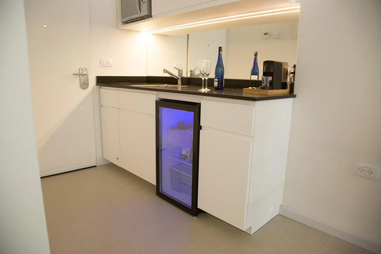 Kitchen or kitchenette in Suite Caesar - Neot Golf