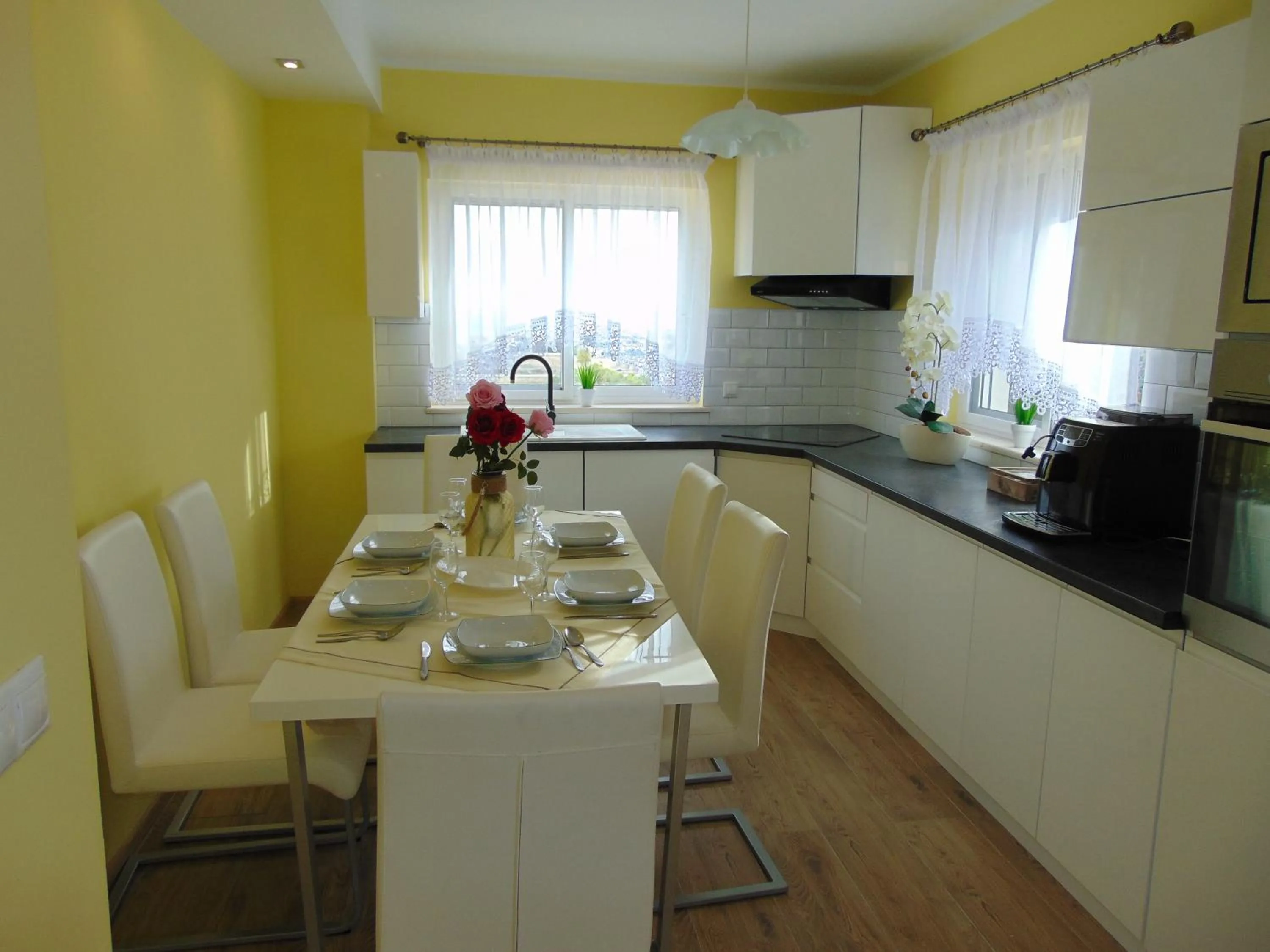 Kitchen or kitchenette in Villa Altavista El Campello, Alicante