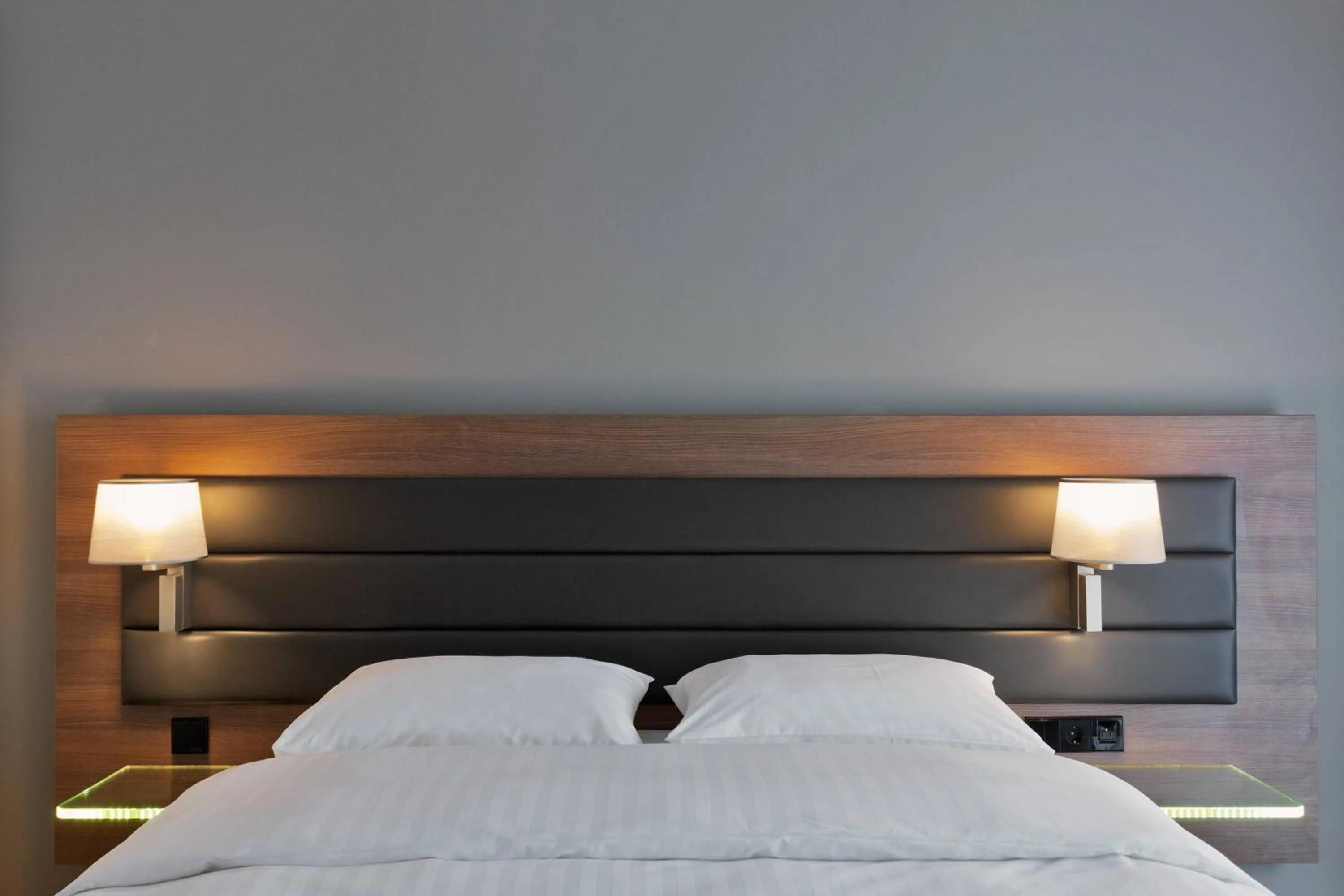 Photo of the whole room, Bed in Moxy Amsterdam Houthavens