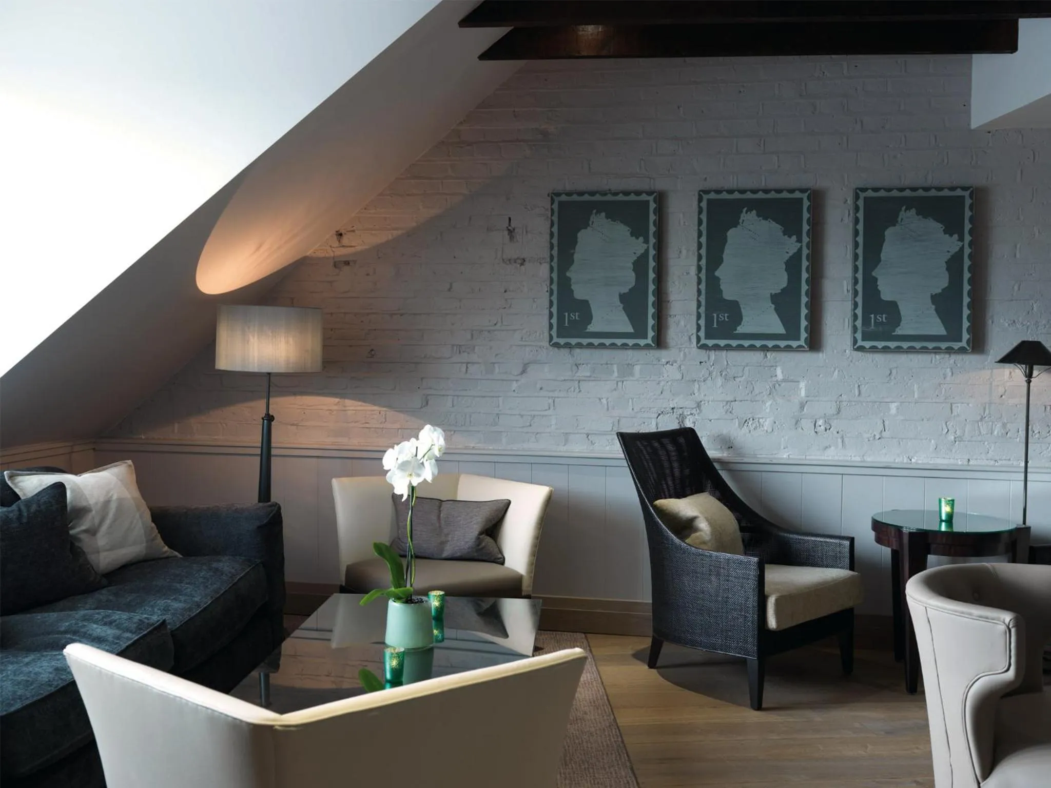 Seating area in Macdonald Windsor