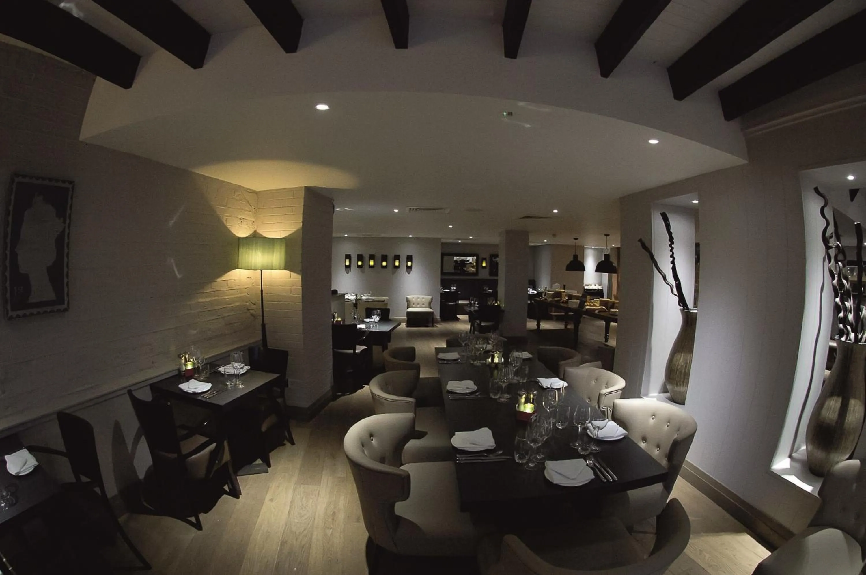 Restaurant/places to eat in Macdonald Windsor