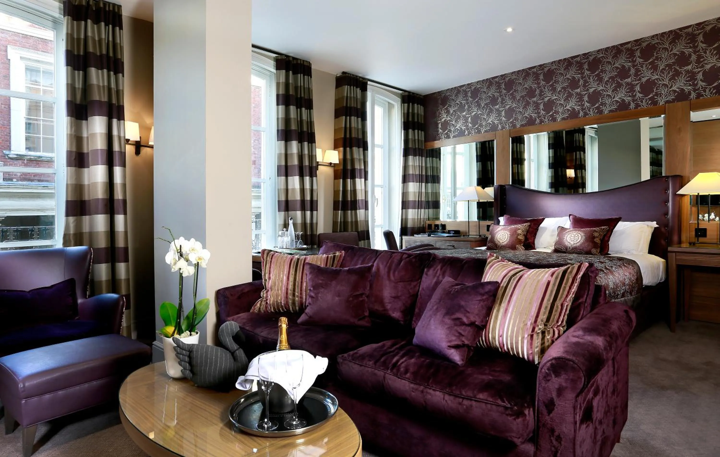 Bedroom in Macdonald Windsor