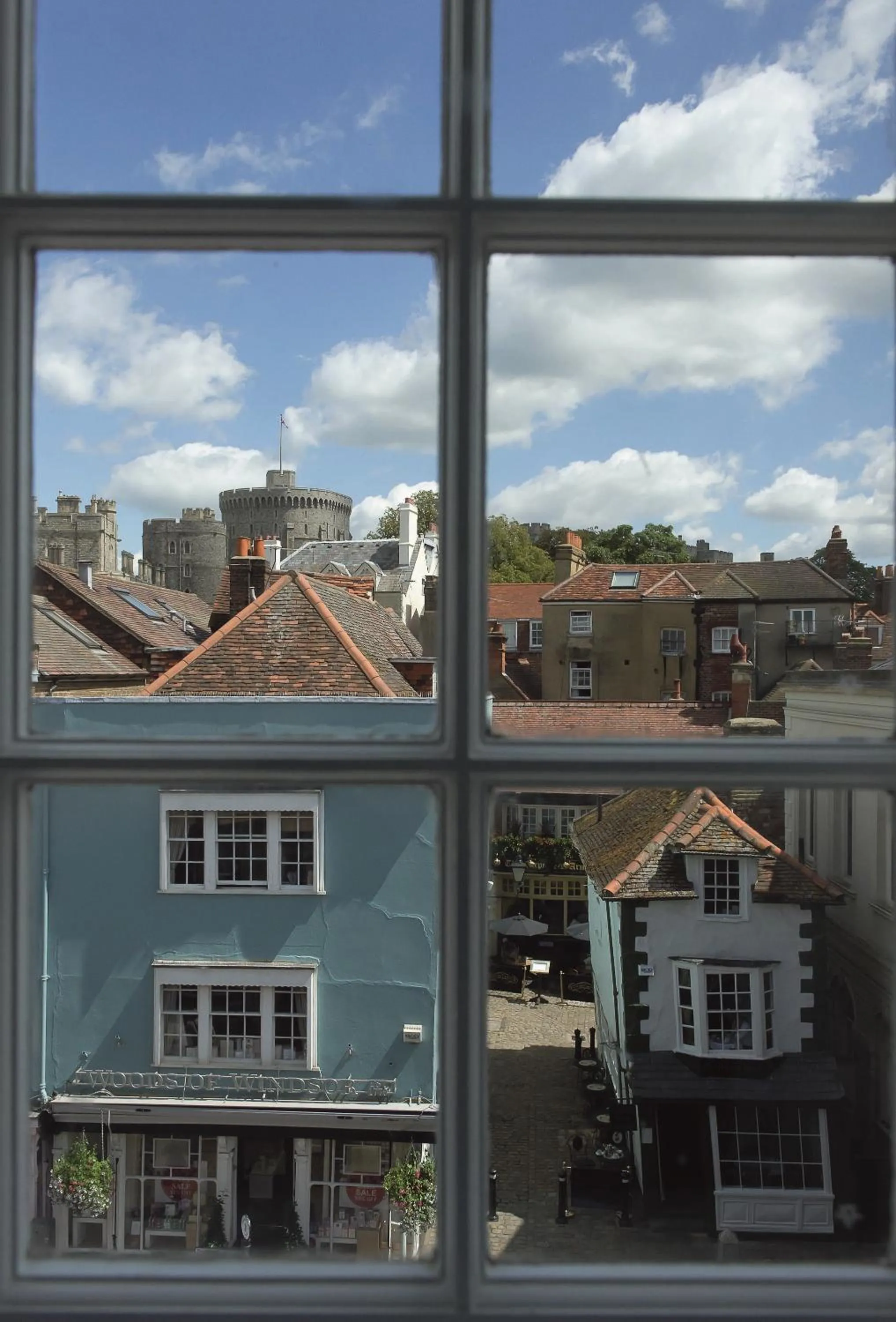 Area and facilities in Macdonald Windsor