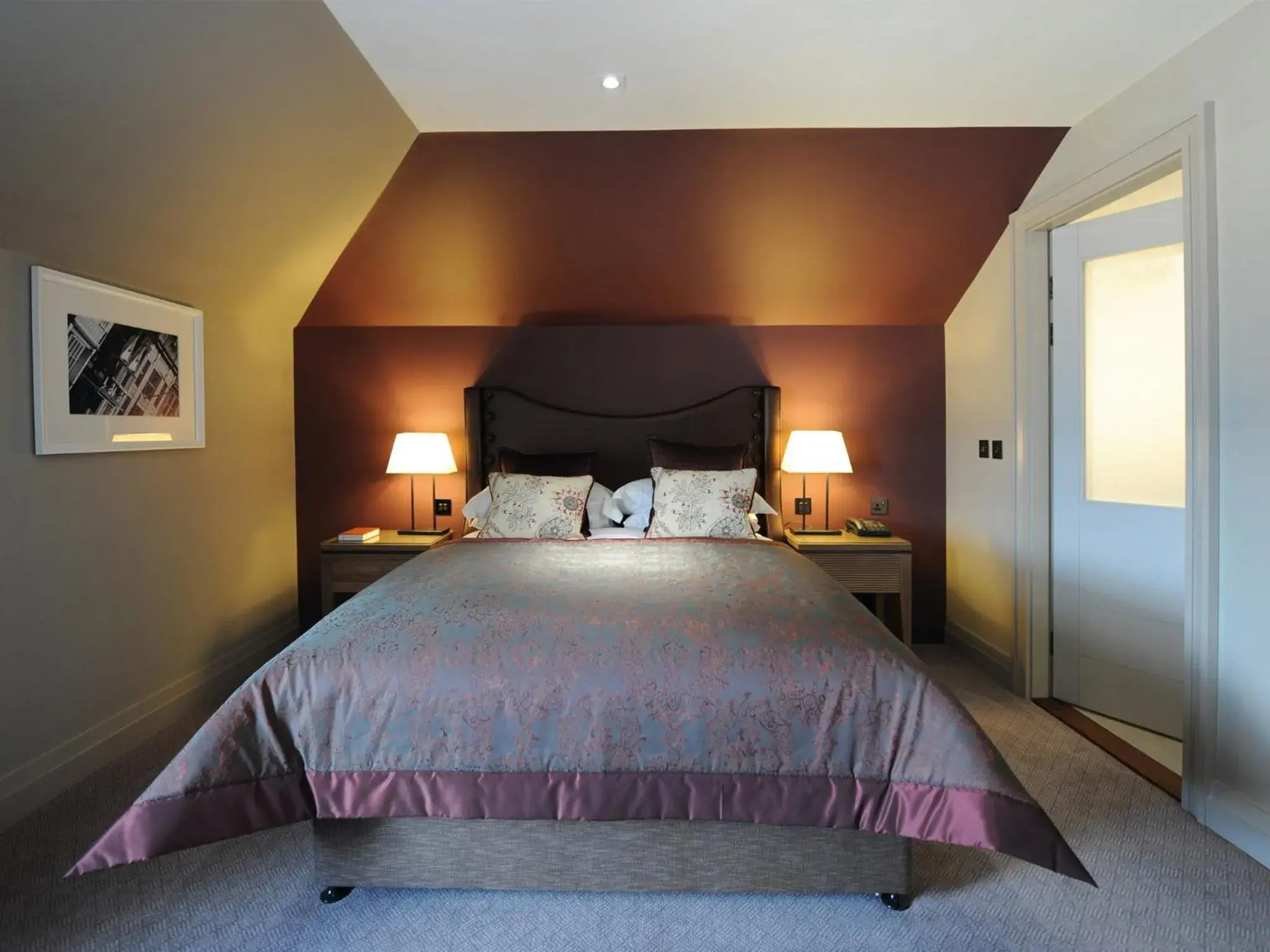 Bed in Macdonald Windsor Bed in Macdonald Windsor