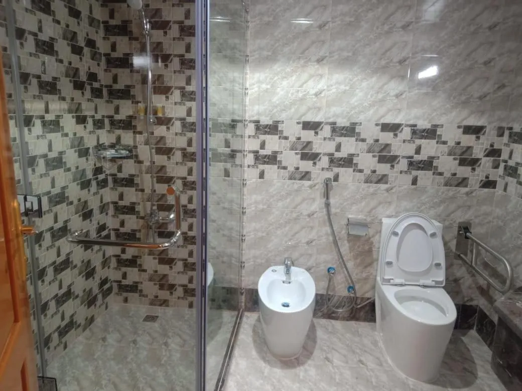 Shower in Al Massa Hotel